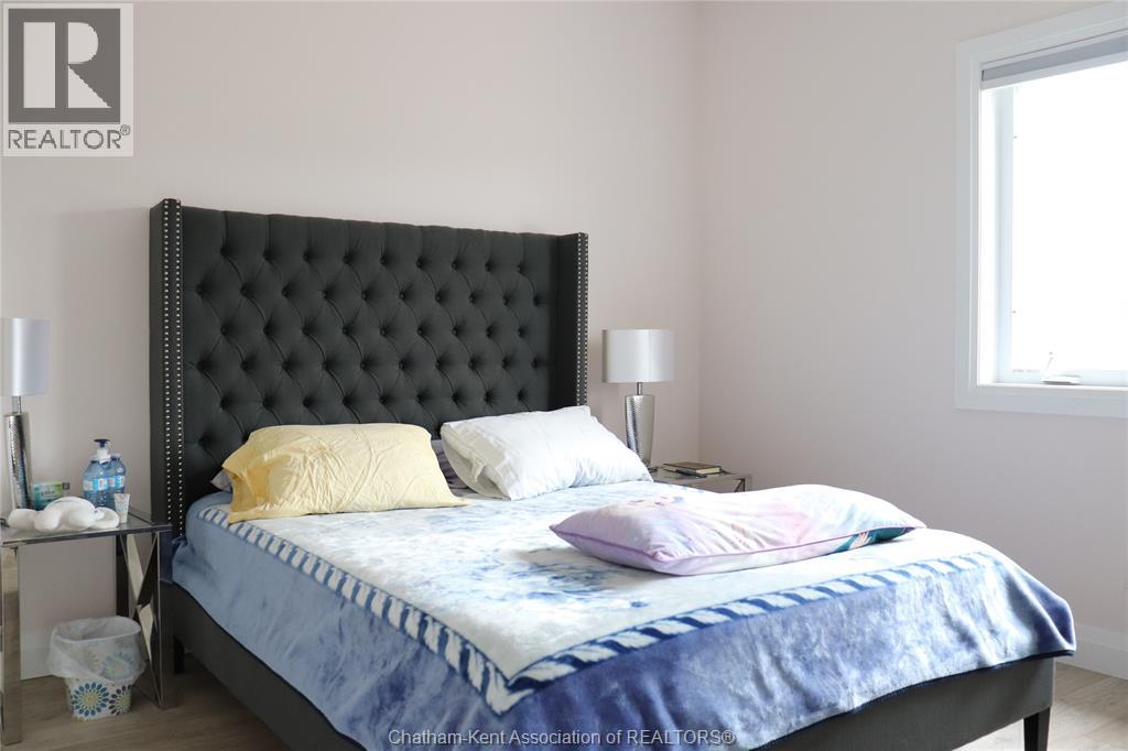2 Delft COURT - 7