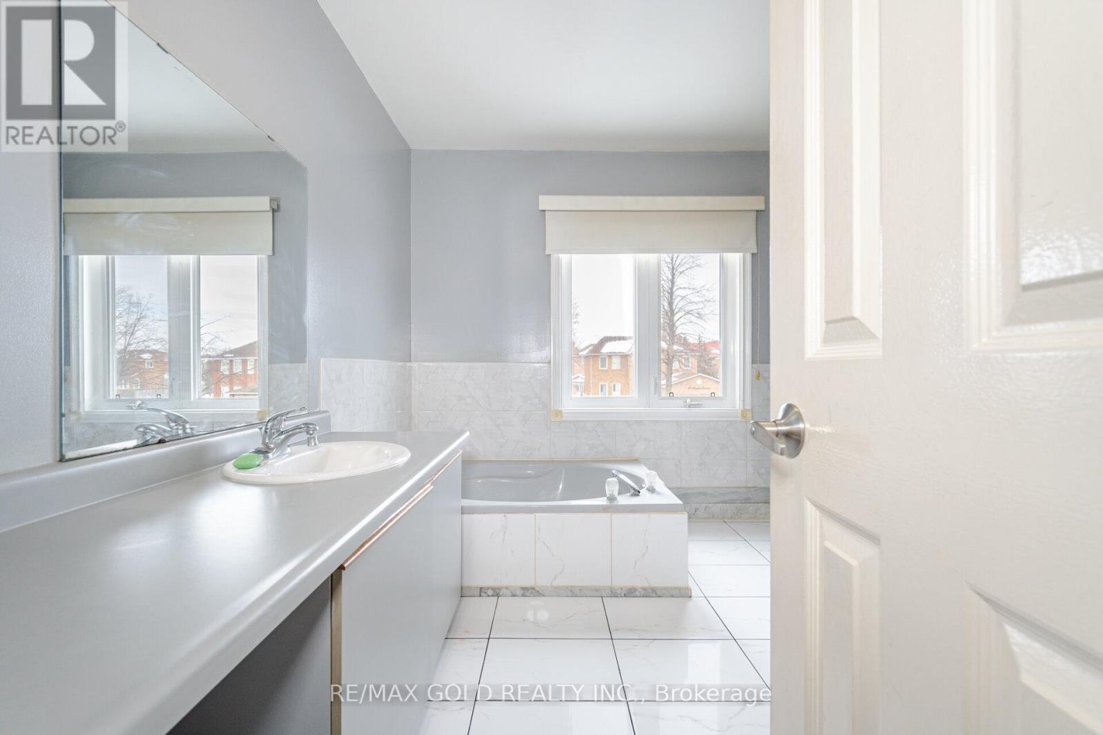 29 BRYDON CRESCENT - 28