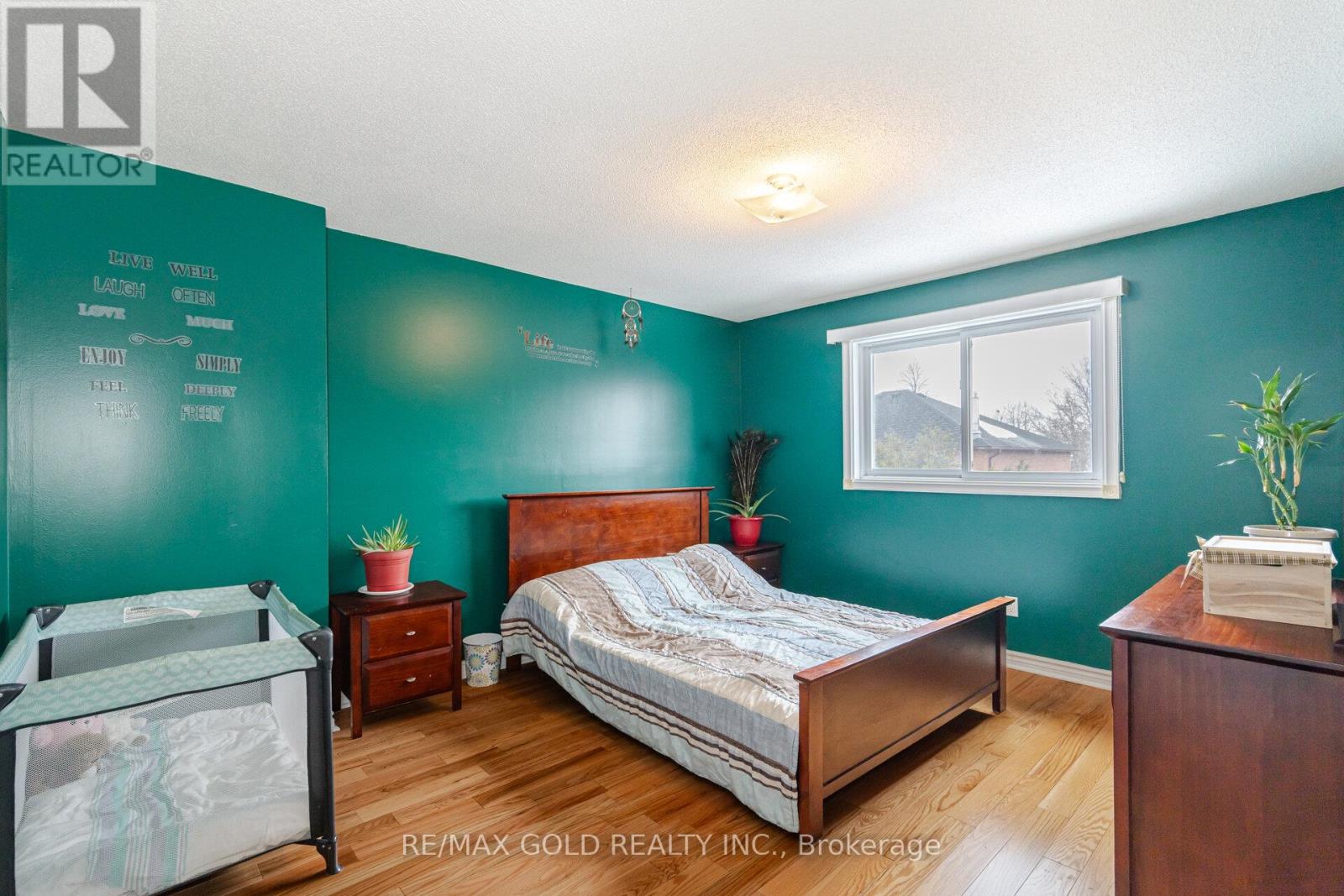 29 BRYDON CRESCENT - 30