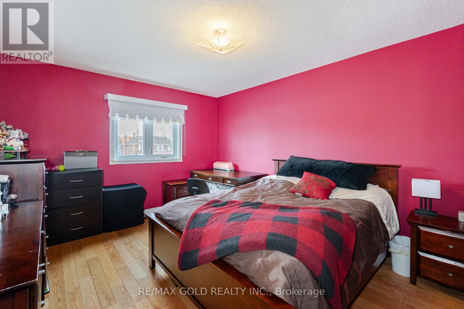 29 BRYDON CRESCENT - 32