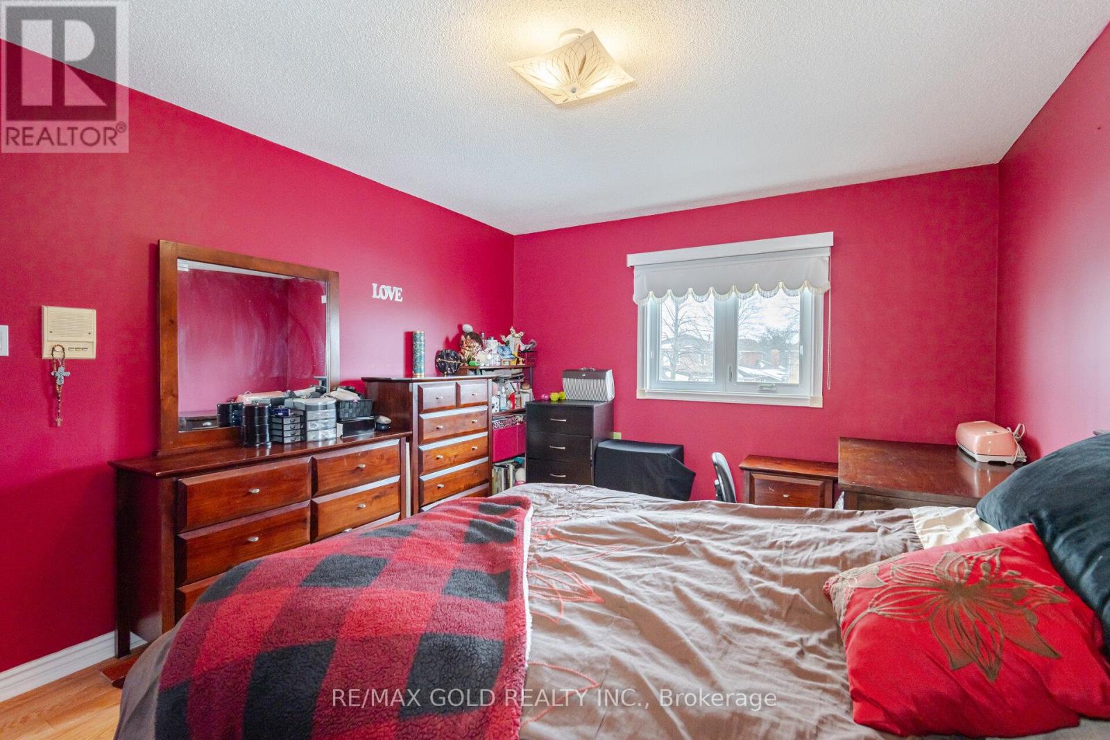 29 BRYDON CRESCENT - 33