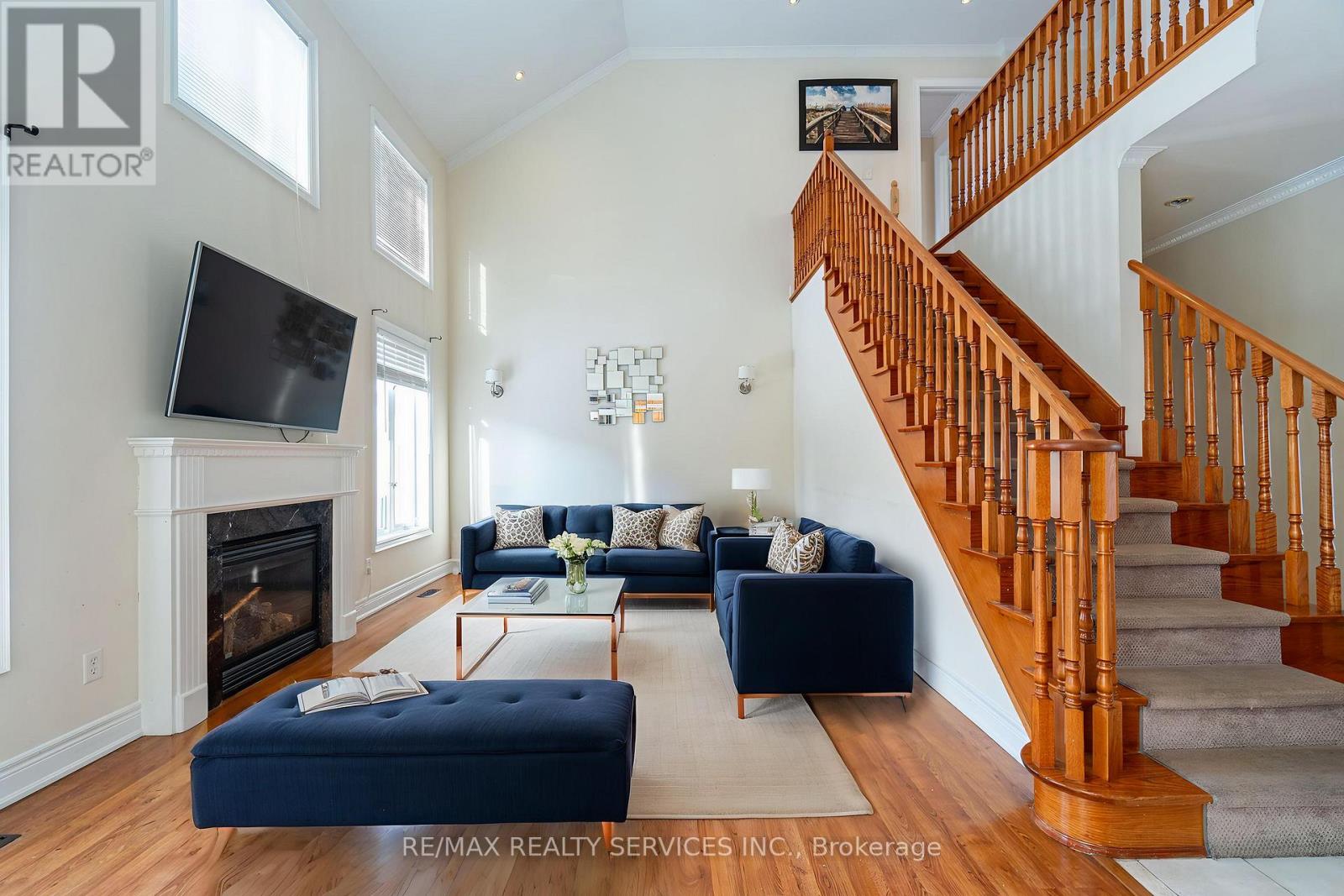 52 MOUNT ROYAL CIRCLE - 1