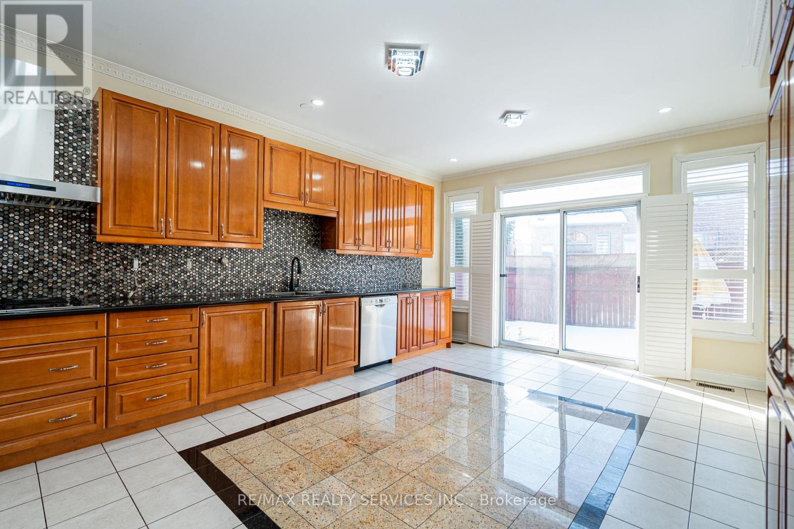 52 MOUNT ROYAL CIRCLE - 10