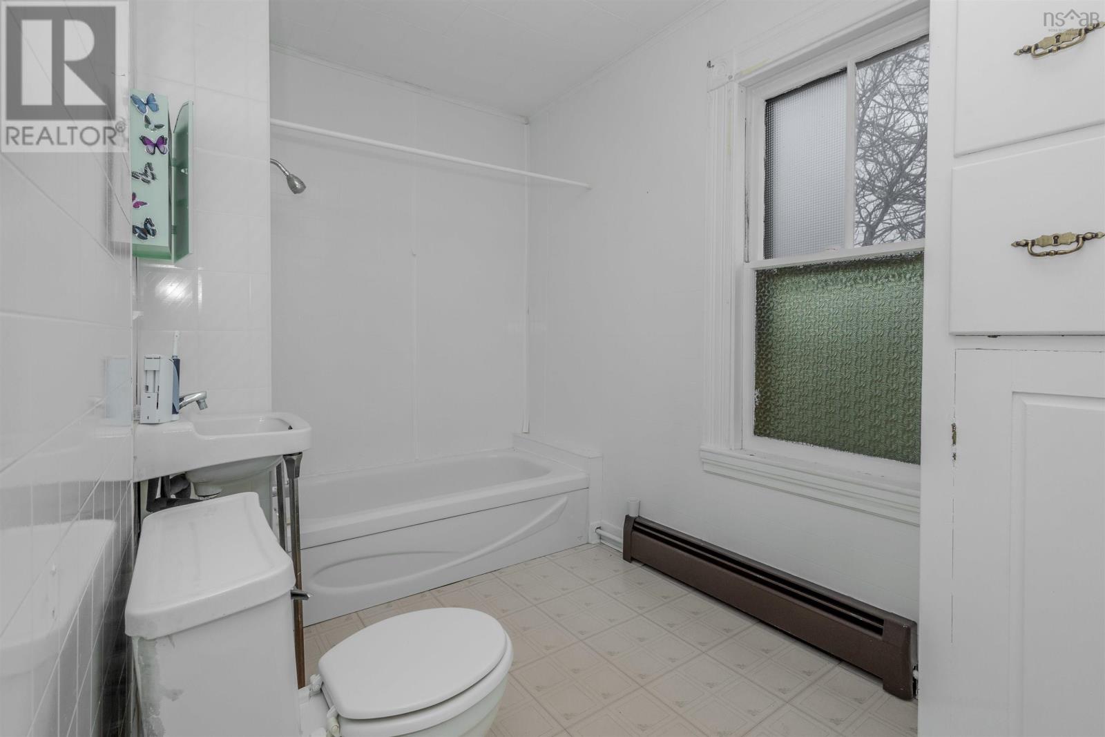 Property 33 of 47 of 218 york Street