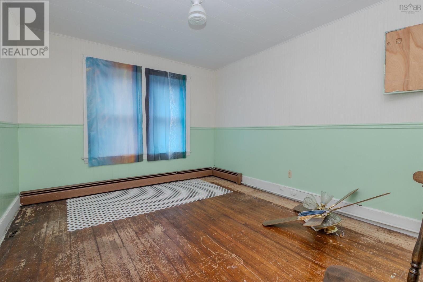 Property 34 of 47 of 218 york Street