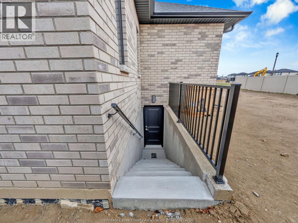 61 HILTON COURT - 41
