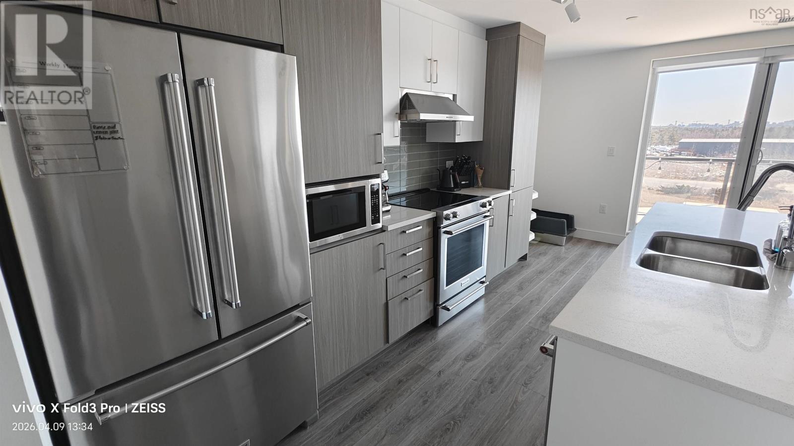 Property 15 of 37 of 406 72 Seapoint Road