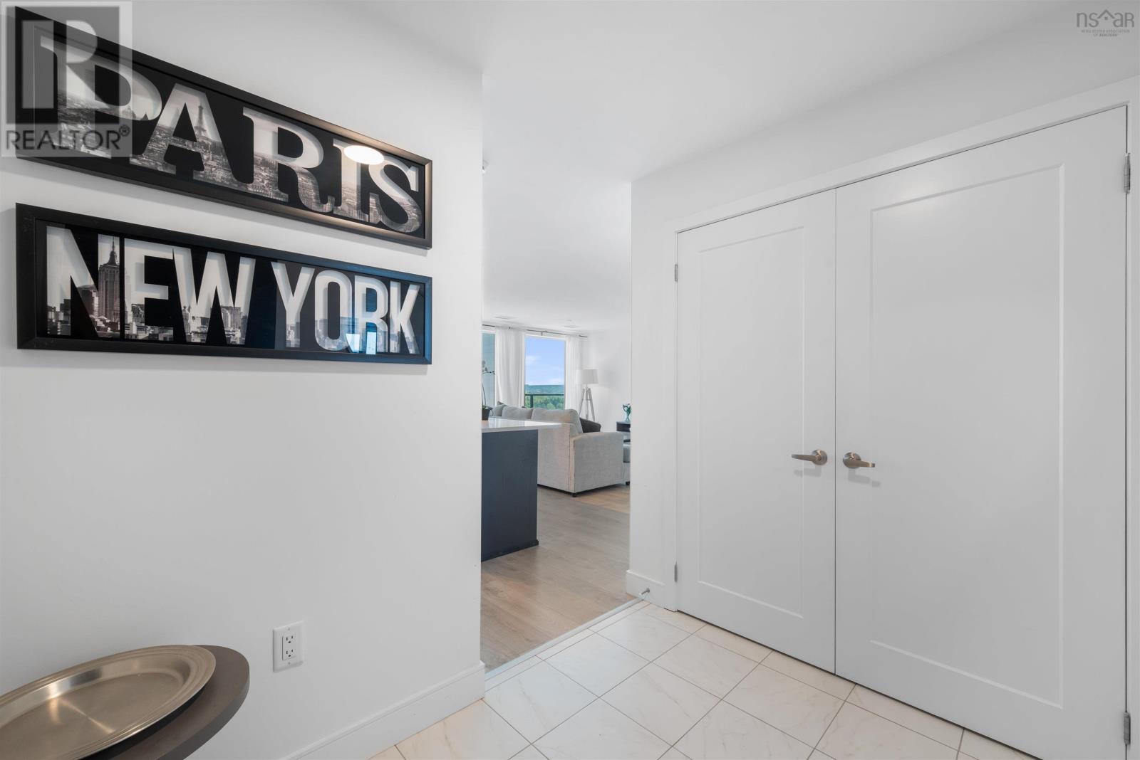 Property 12 of 37 of 406 72 Seapoint Road