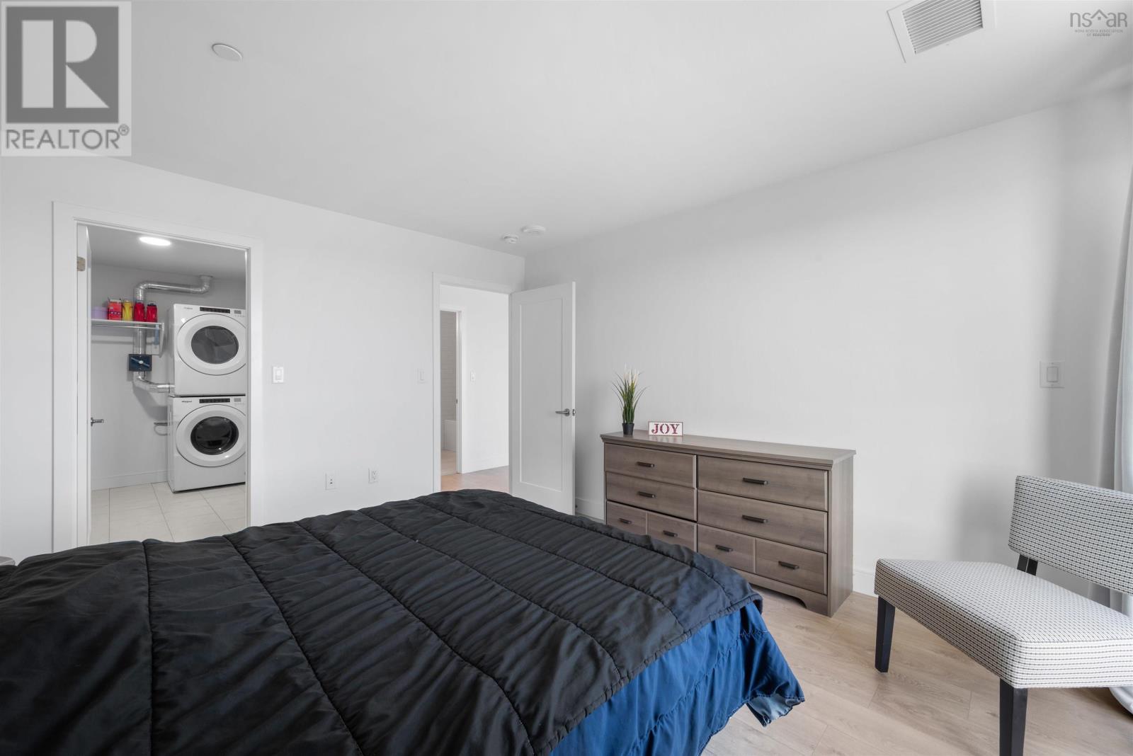 Property 27 of 37 of 406 72 Seapoint Road