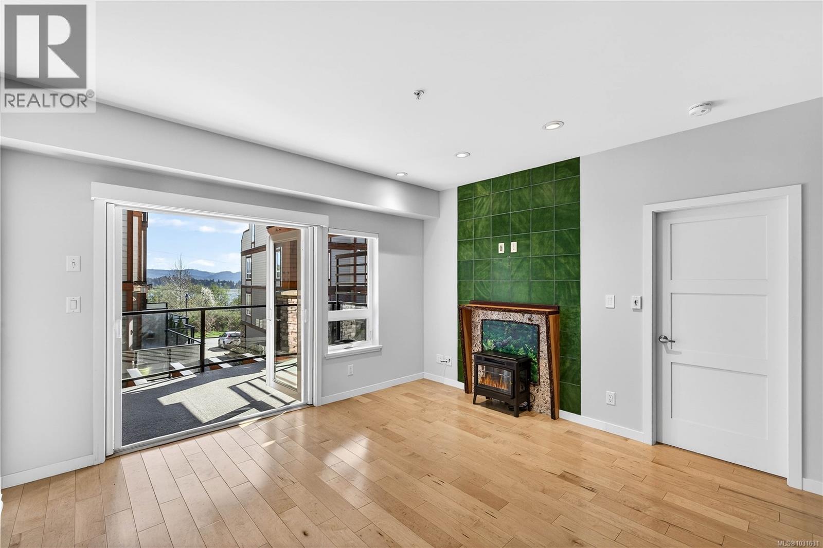 #202 6591 LINCROFT RD - 10