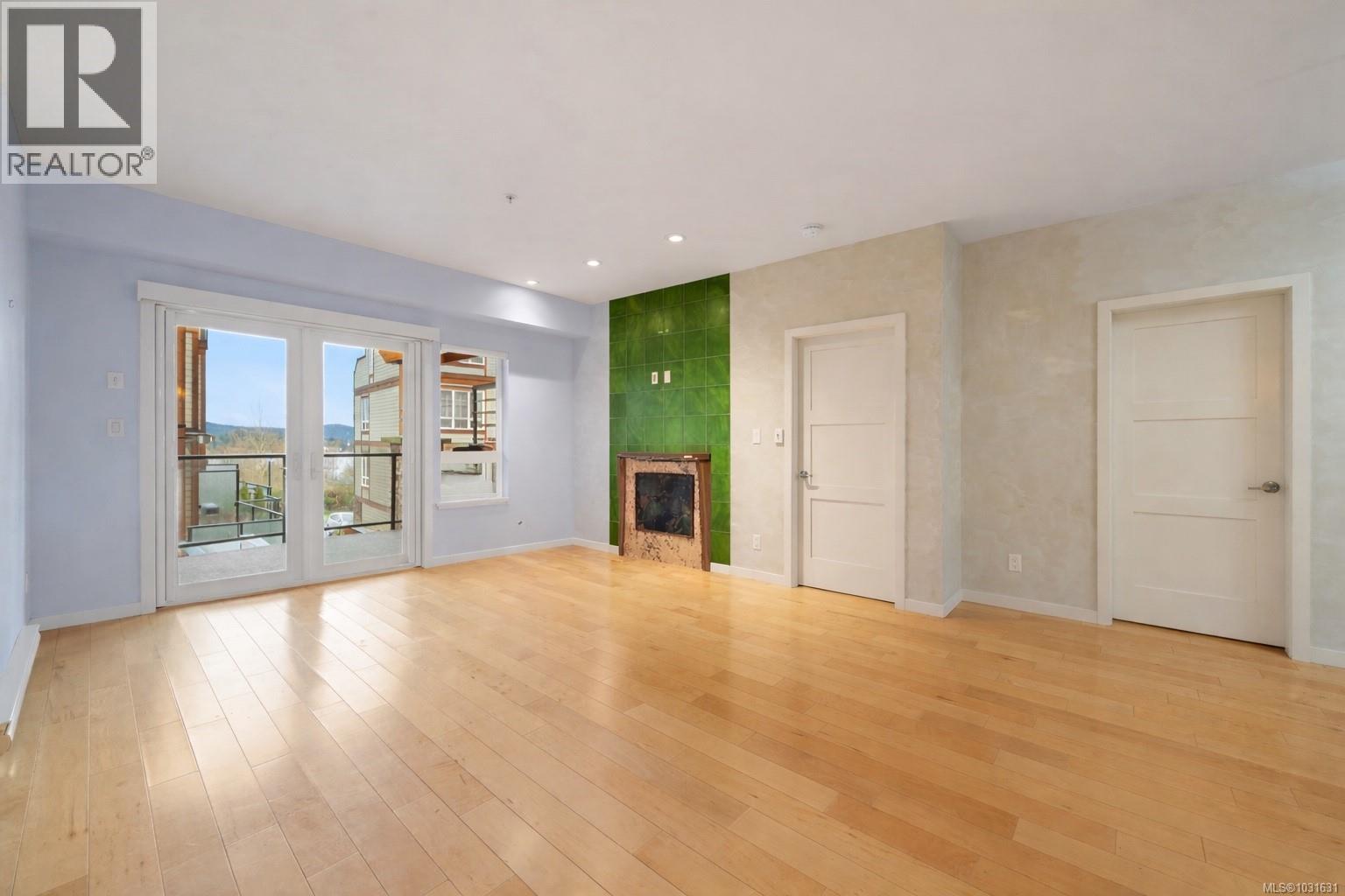 #202 6591 LINCROFT RD - 11