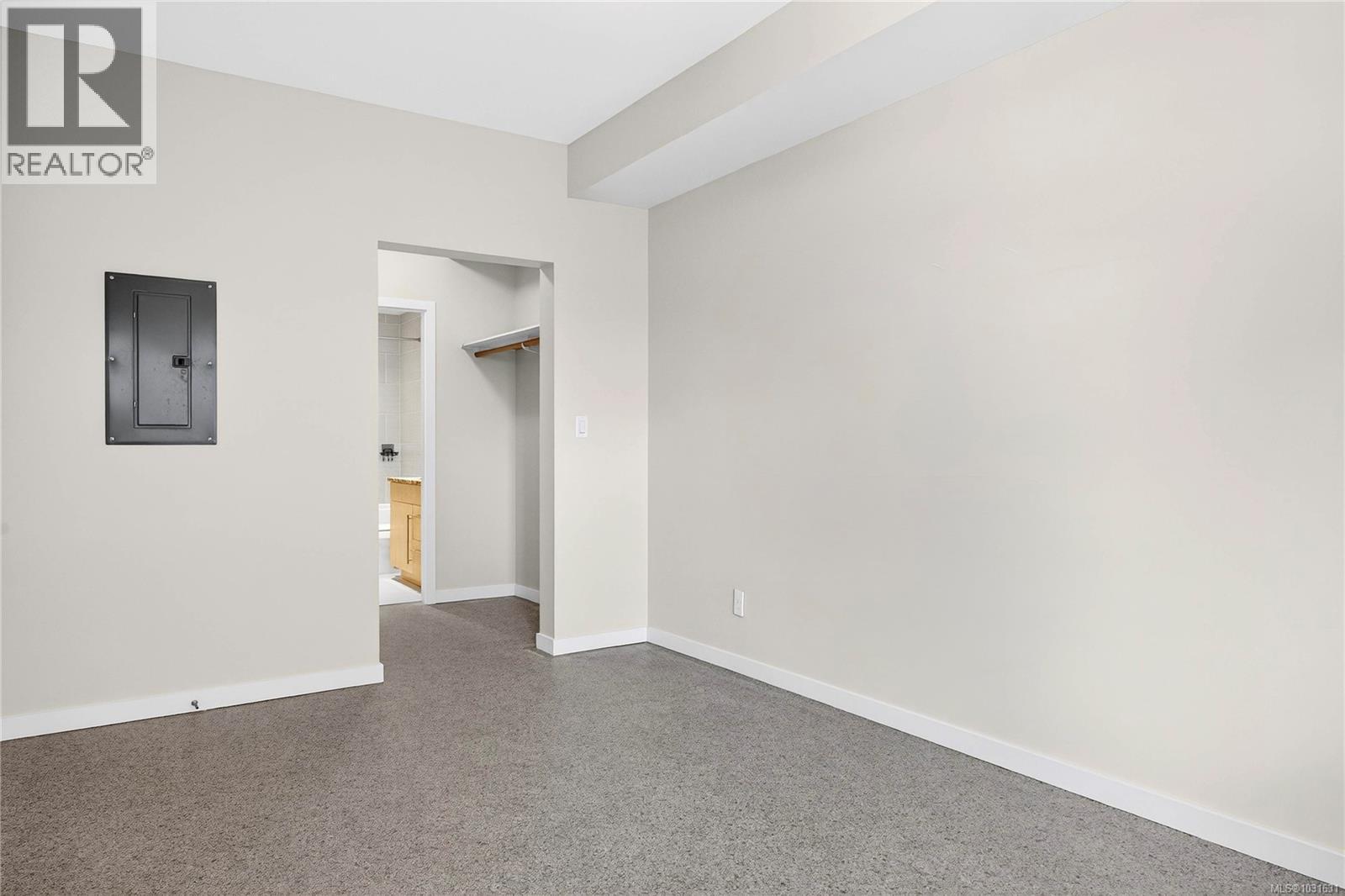 #202 6591 LINCROFT RD - 19