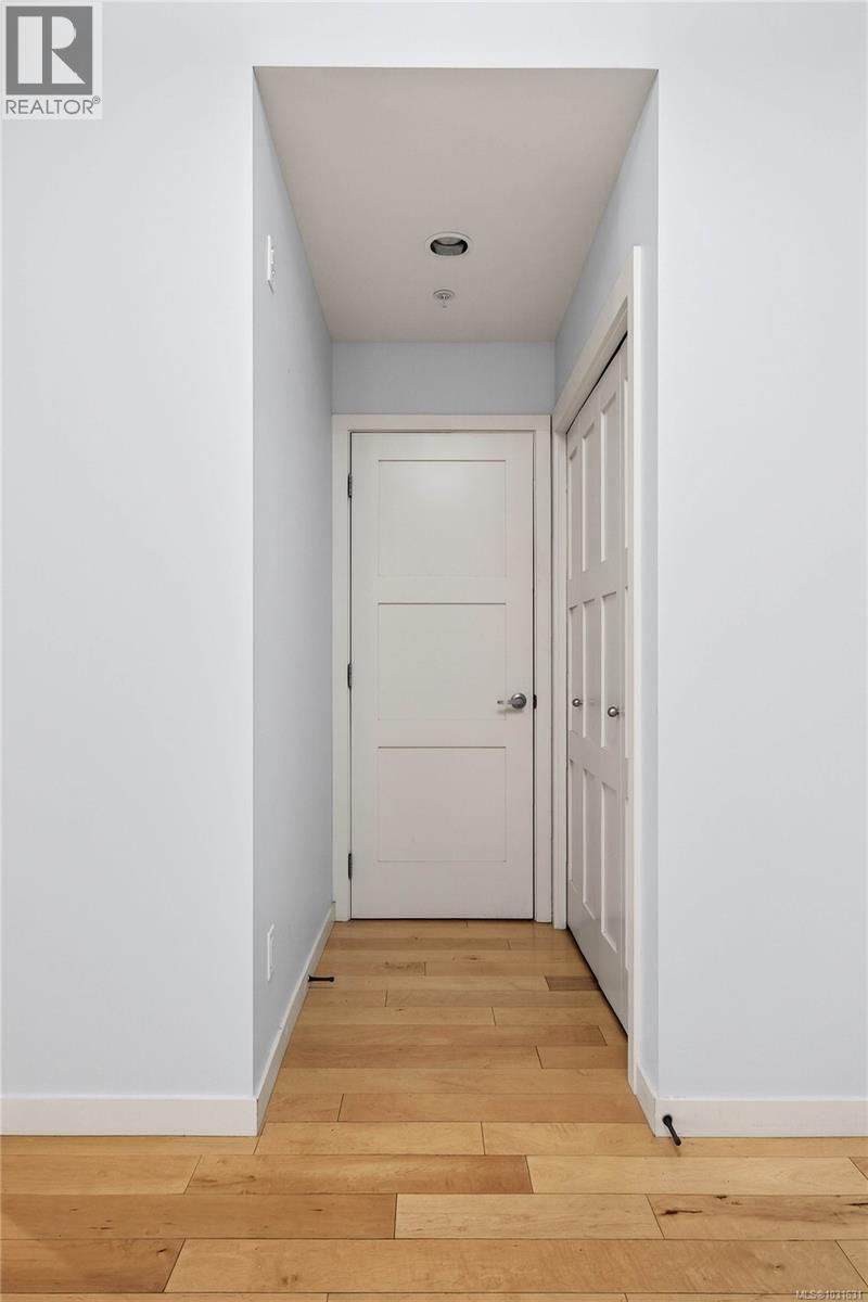 #202 6591 LINCROFT RD - 28