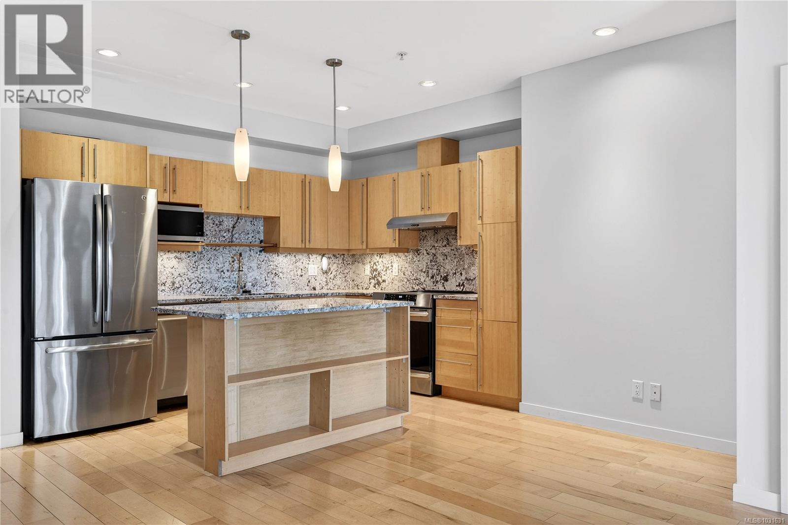 #202 6591 LINCROFT RD - 6