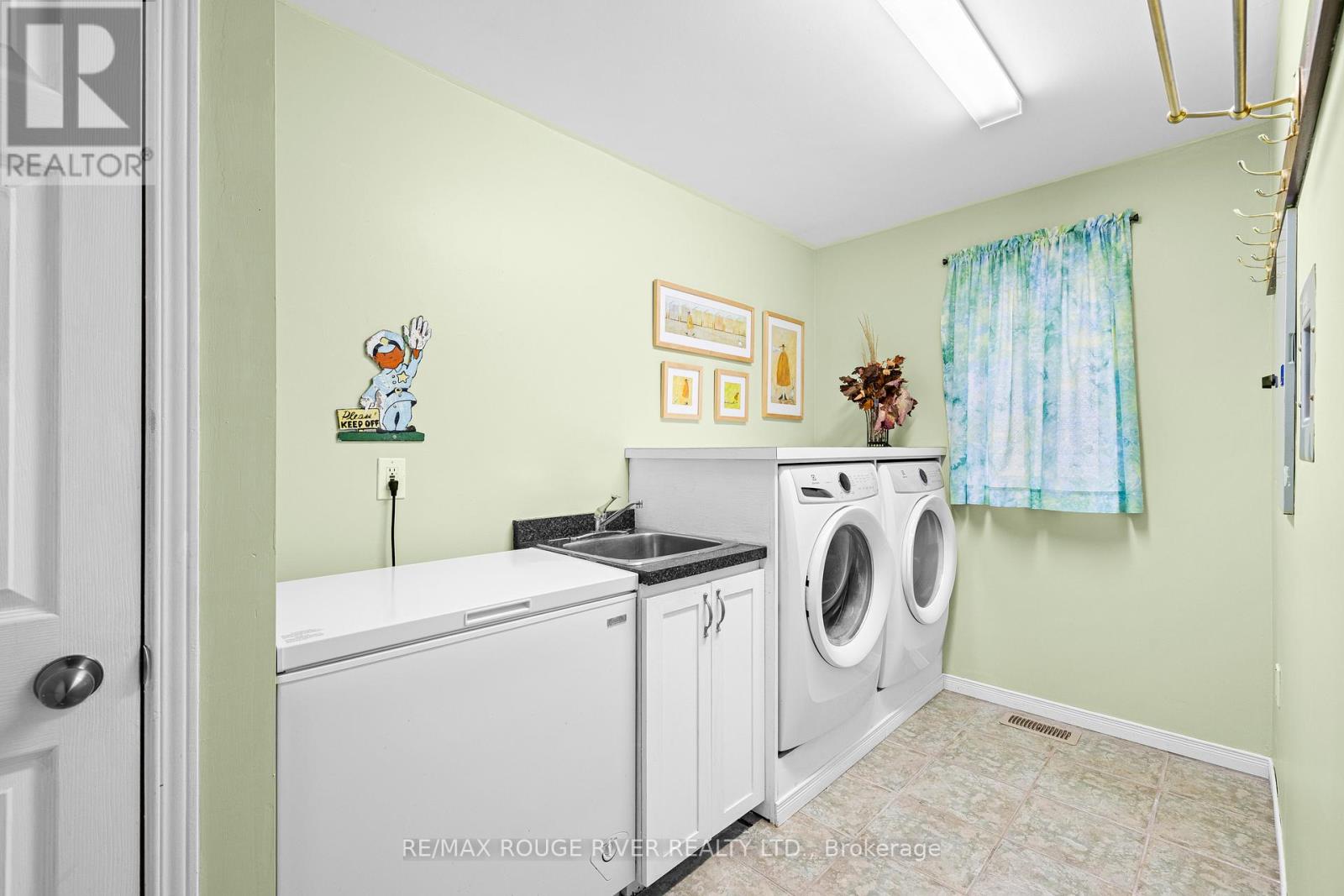 #14 10126 LONGSAULT ROAD - 37