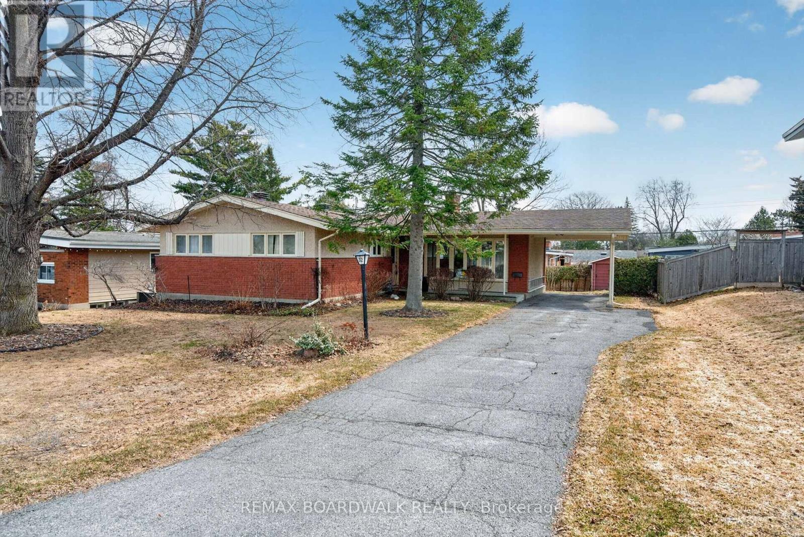 Original Owners; Meticulously Maintained In & Out