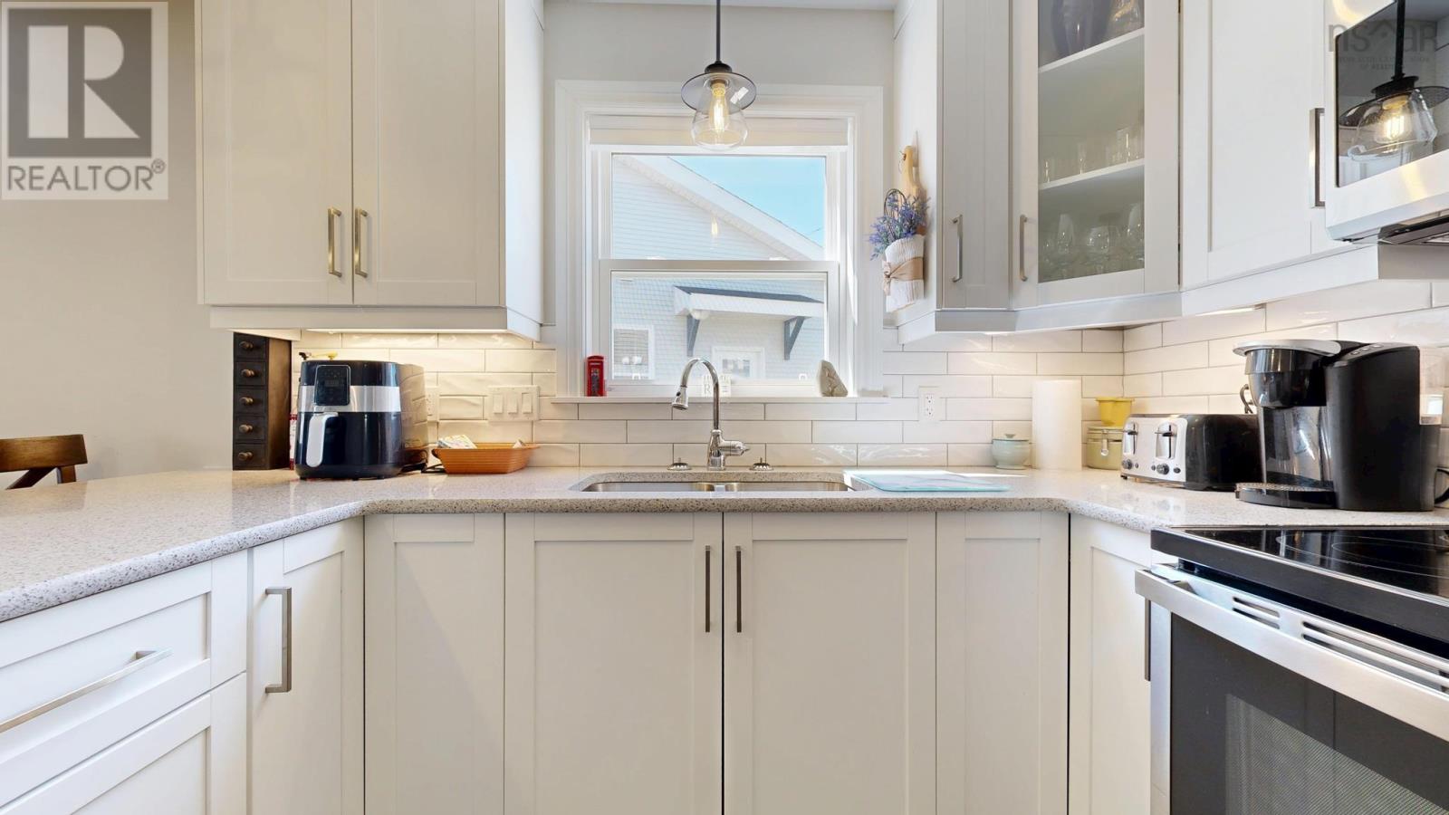 Property 13 of 49 of 83 Thistle Street