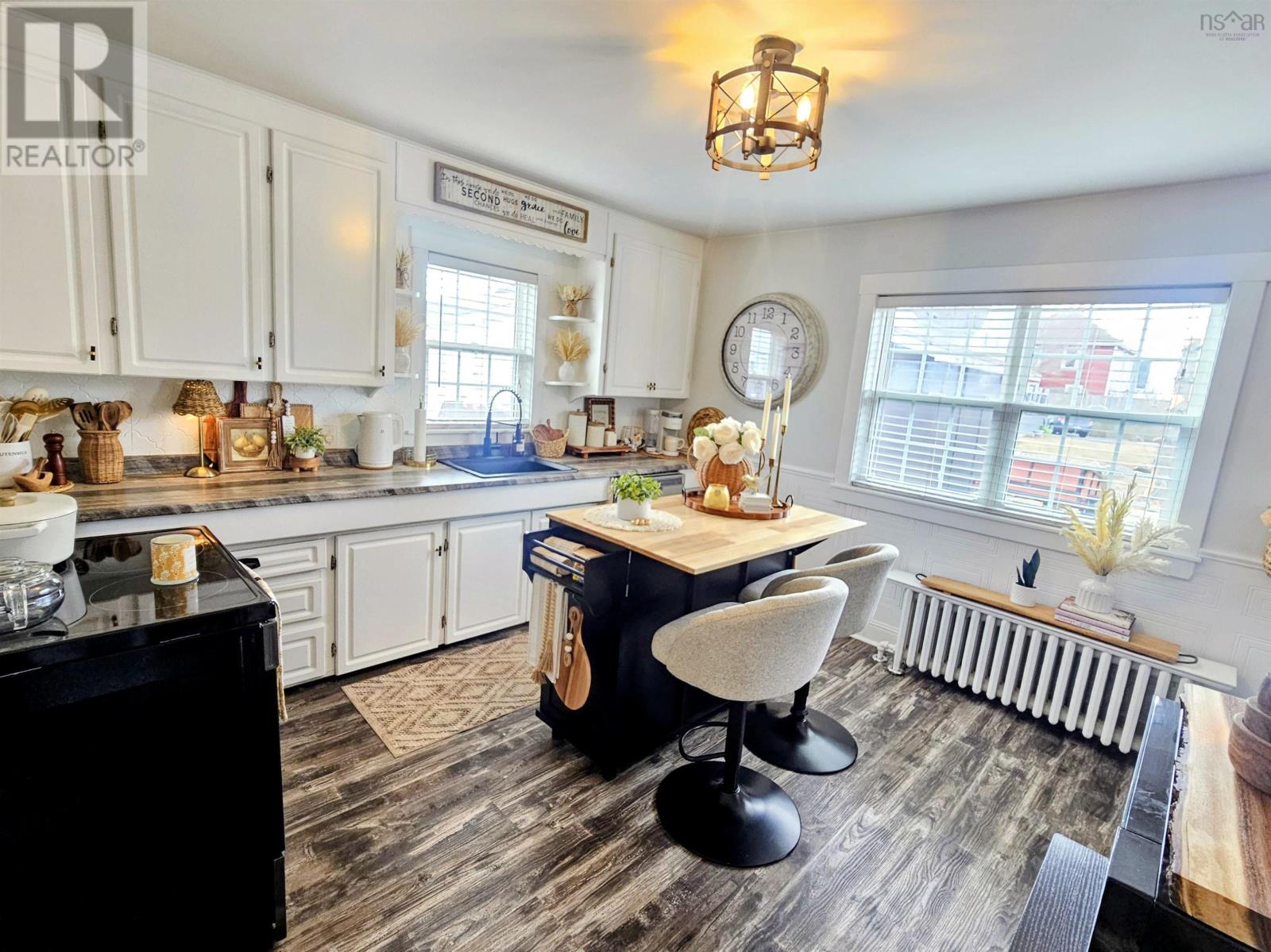 Property 4 of 38 of 815 Main Street