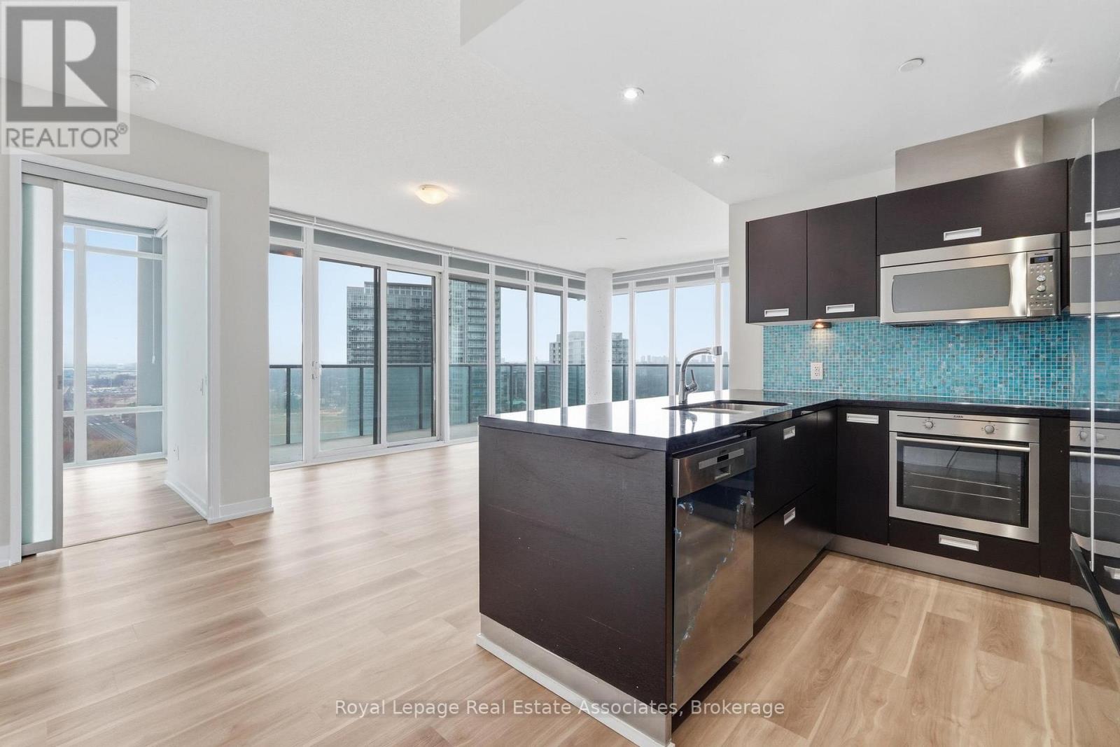 2116 - 90 PARK LAWN ROAD