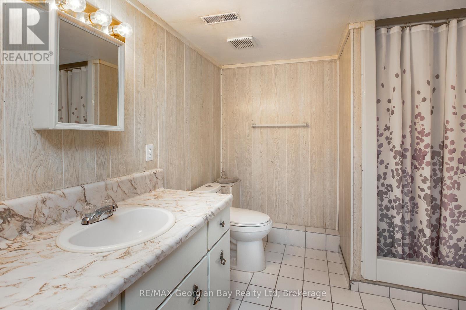 lower level 3 pc bath