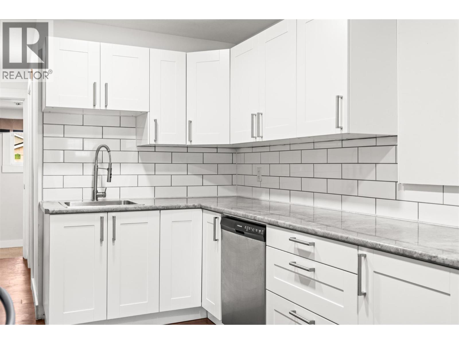 2706 38 Street - 12