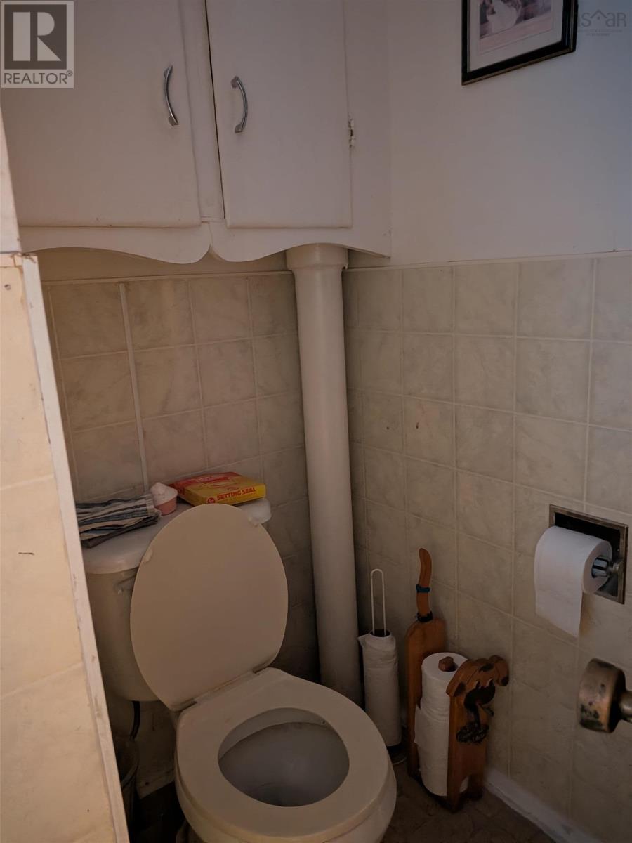 Property 22 of 36 of 5655 MACARA Street N