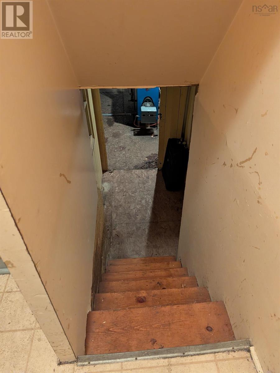 Property 16 of 36 of 5655 MACARA Street N