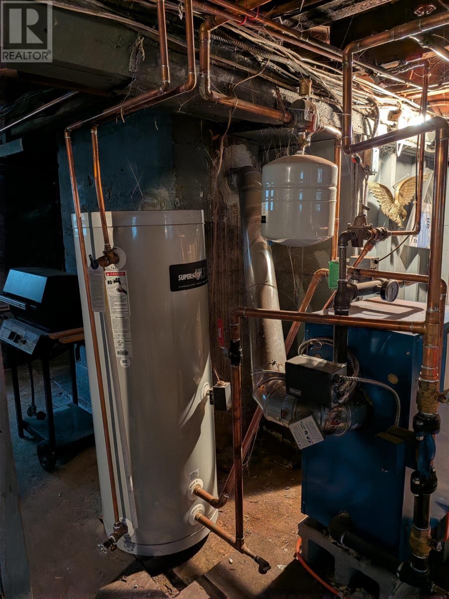 Property 17 of 36 of 5655 MACARA Street N