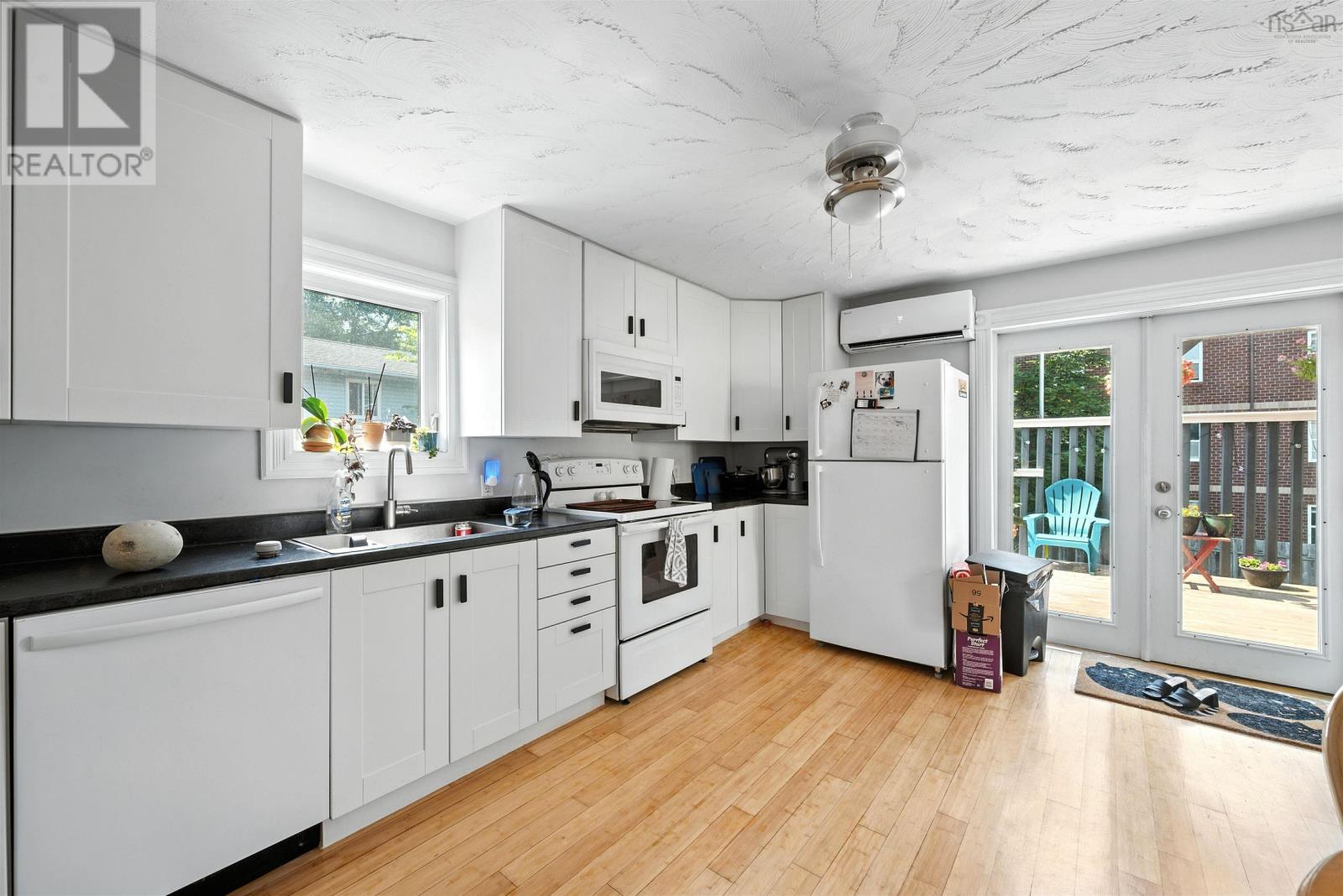 Property 16 of 49 of 5651 Macara Street