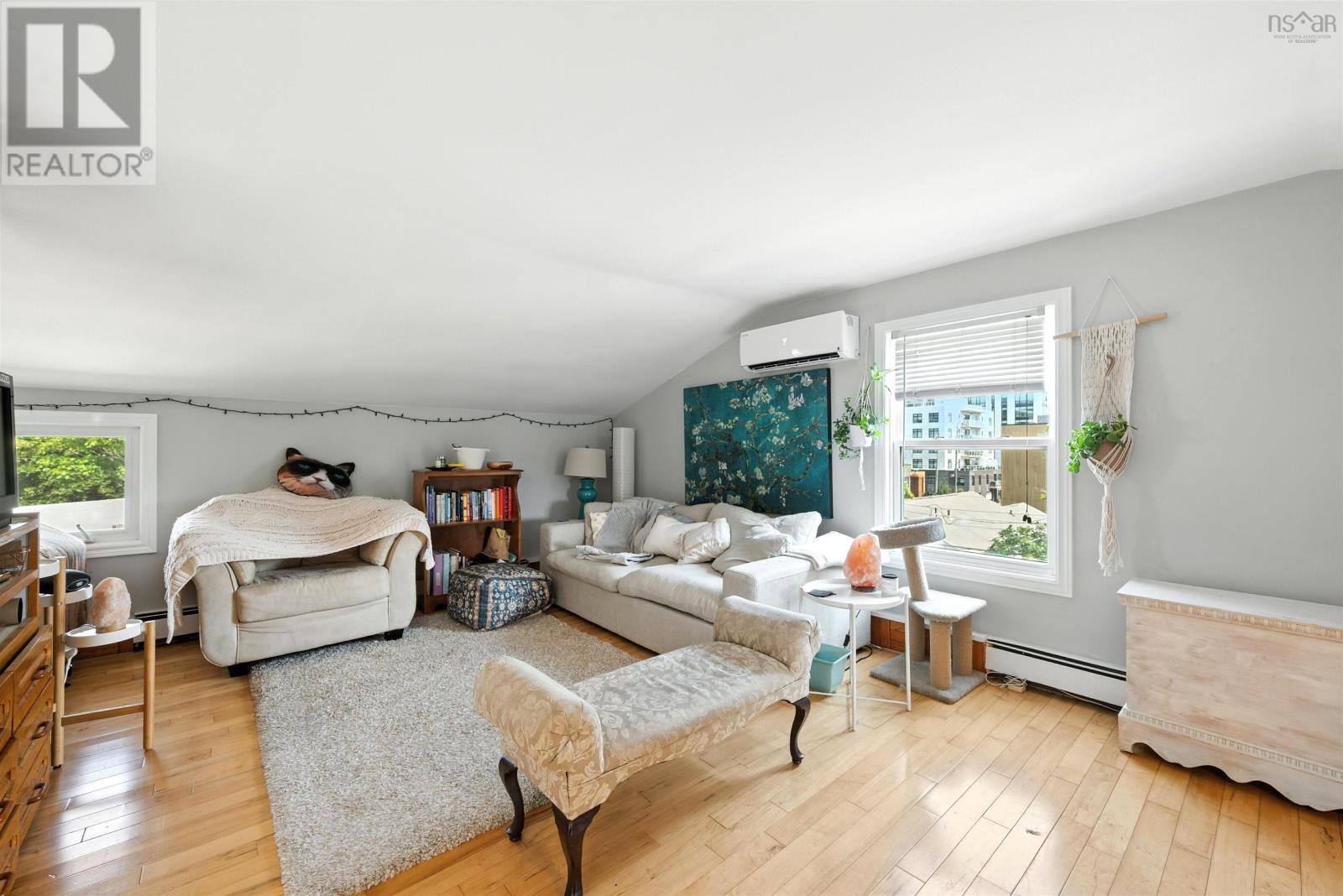 Property 27 of 49 of 5651 Macara Street