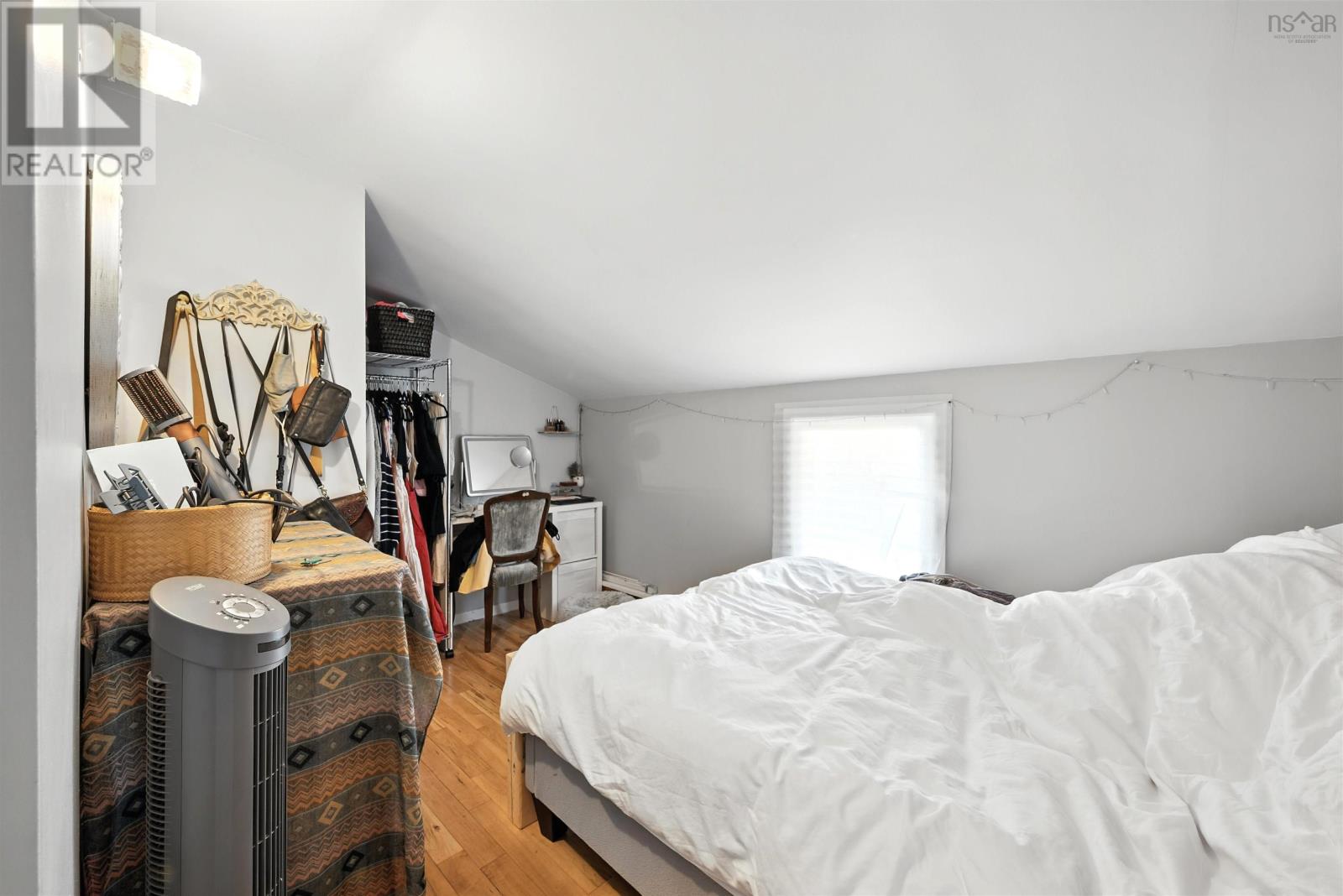 Property 32 of 49 of 5651 Macara Street