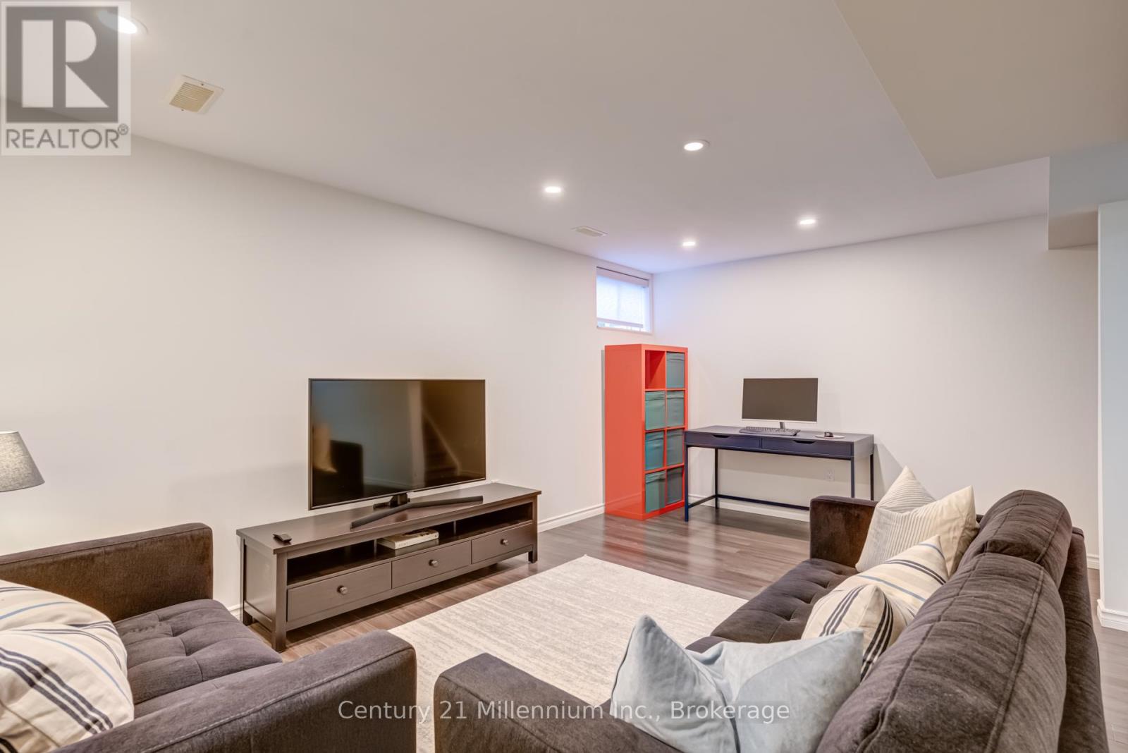 37 SILVER GLEN BOULEVARD — photo 32