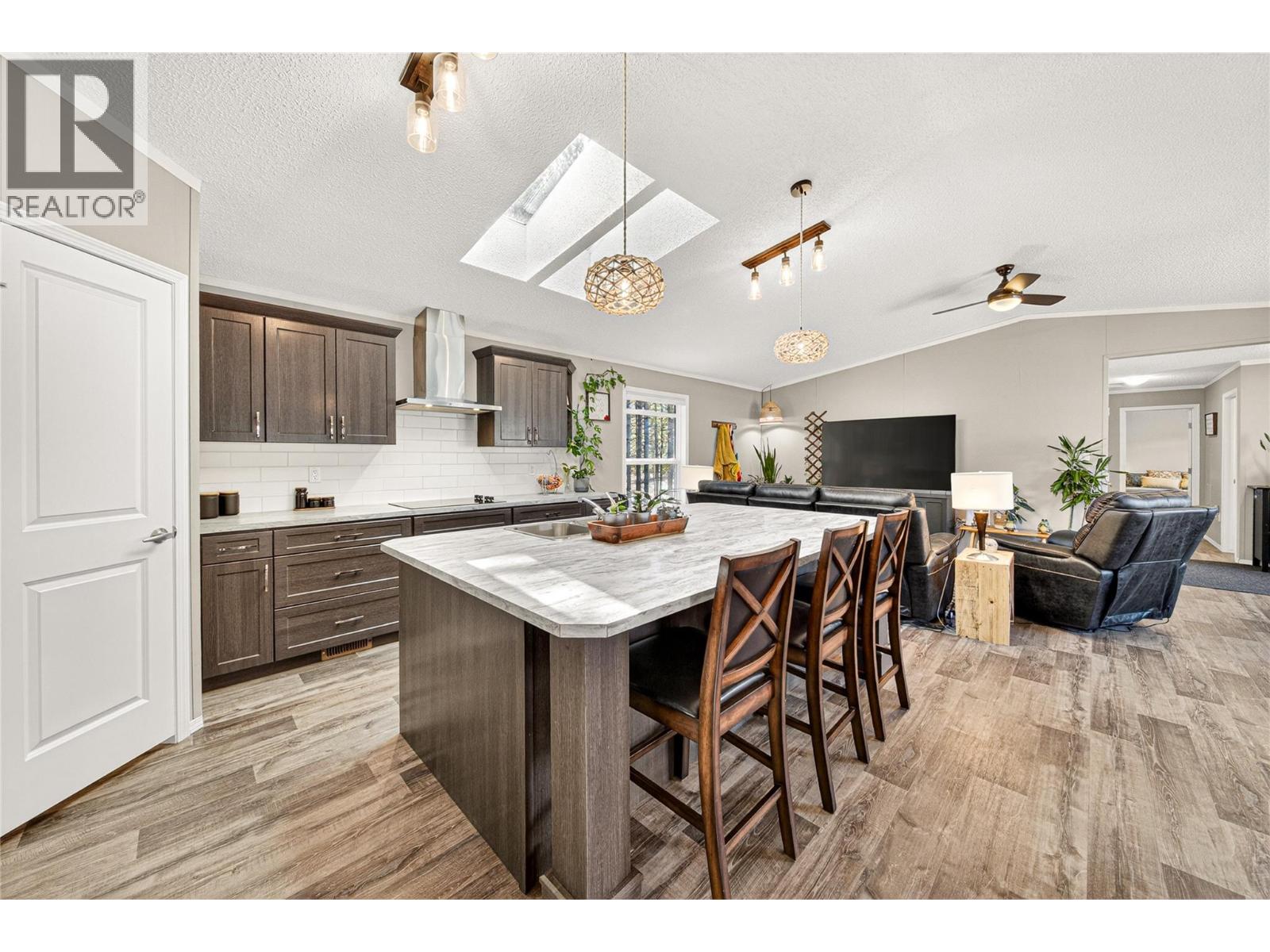 52 DARBY CRESCENT - 11