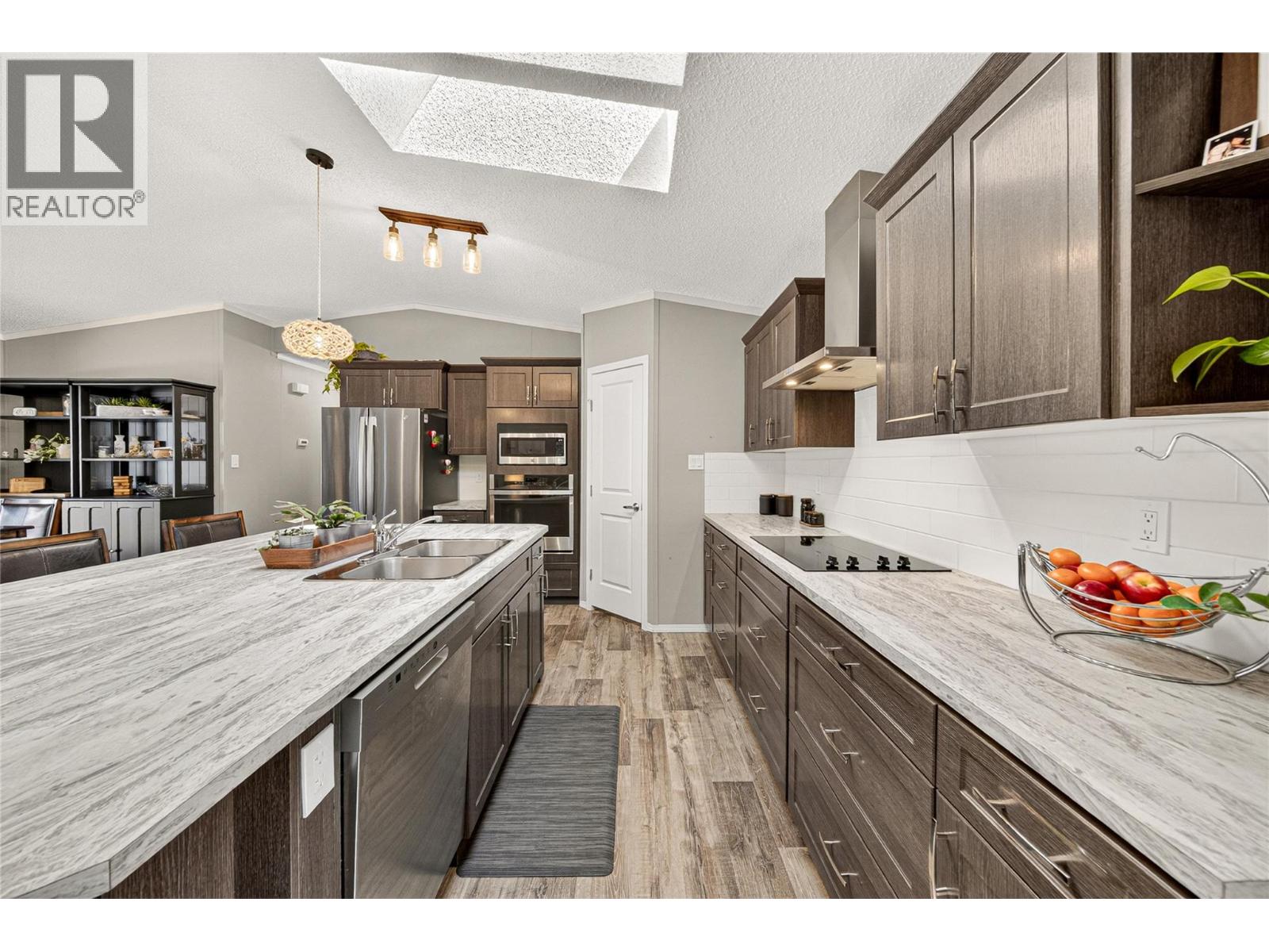 52 DARBY CRESCENT - 15