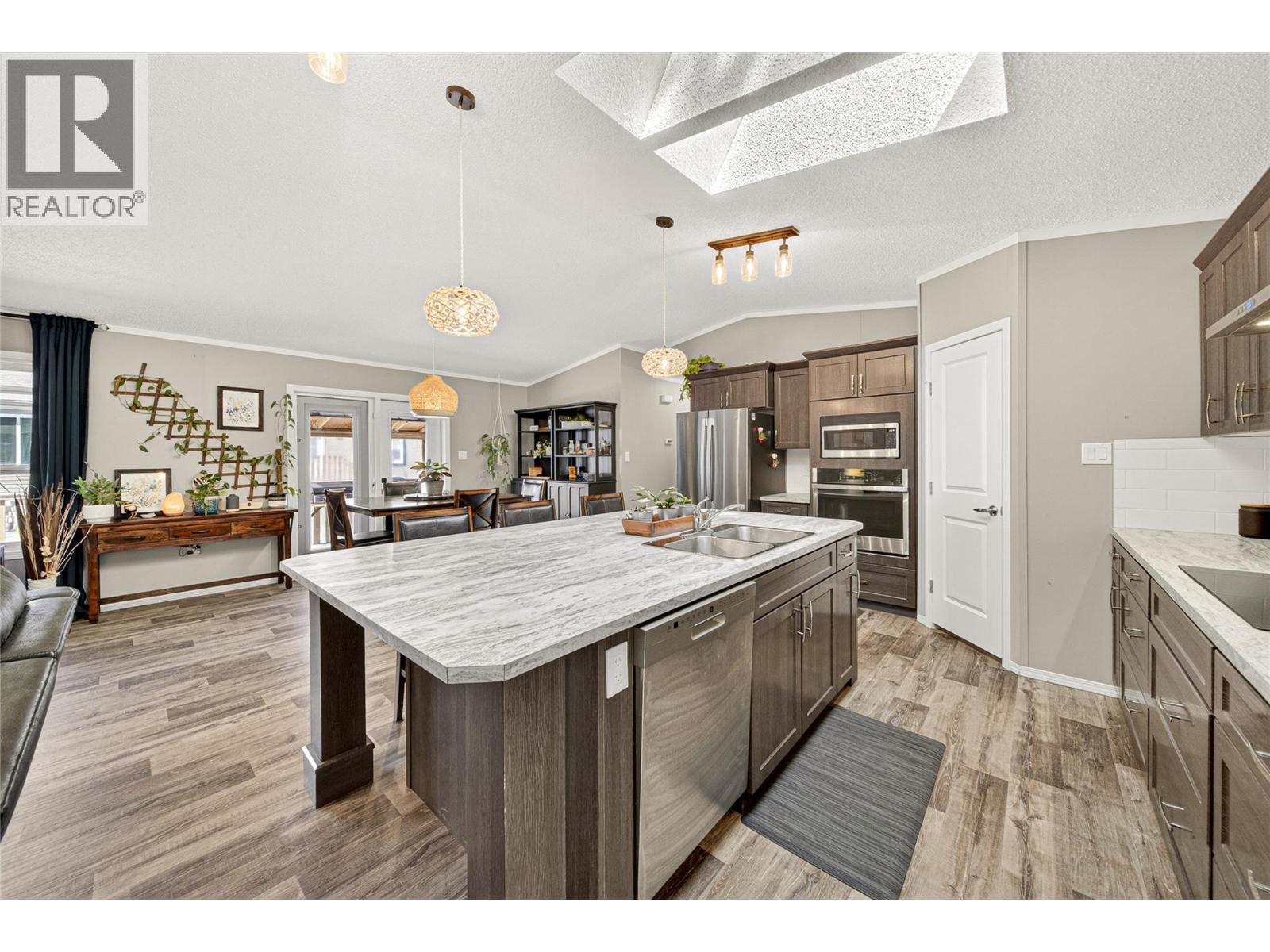 52 DARBY CRESCENT - 16