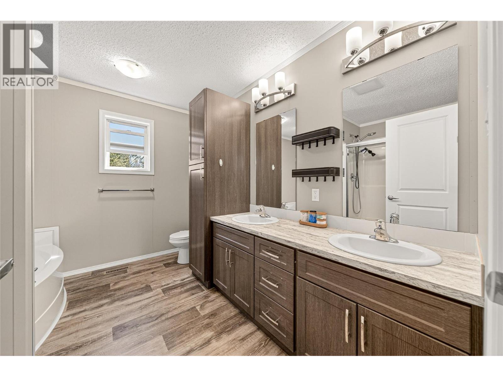 52 DARBY CRESCENT - 25