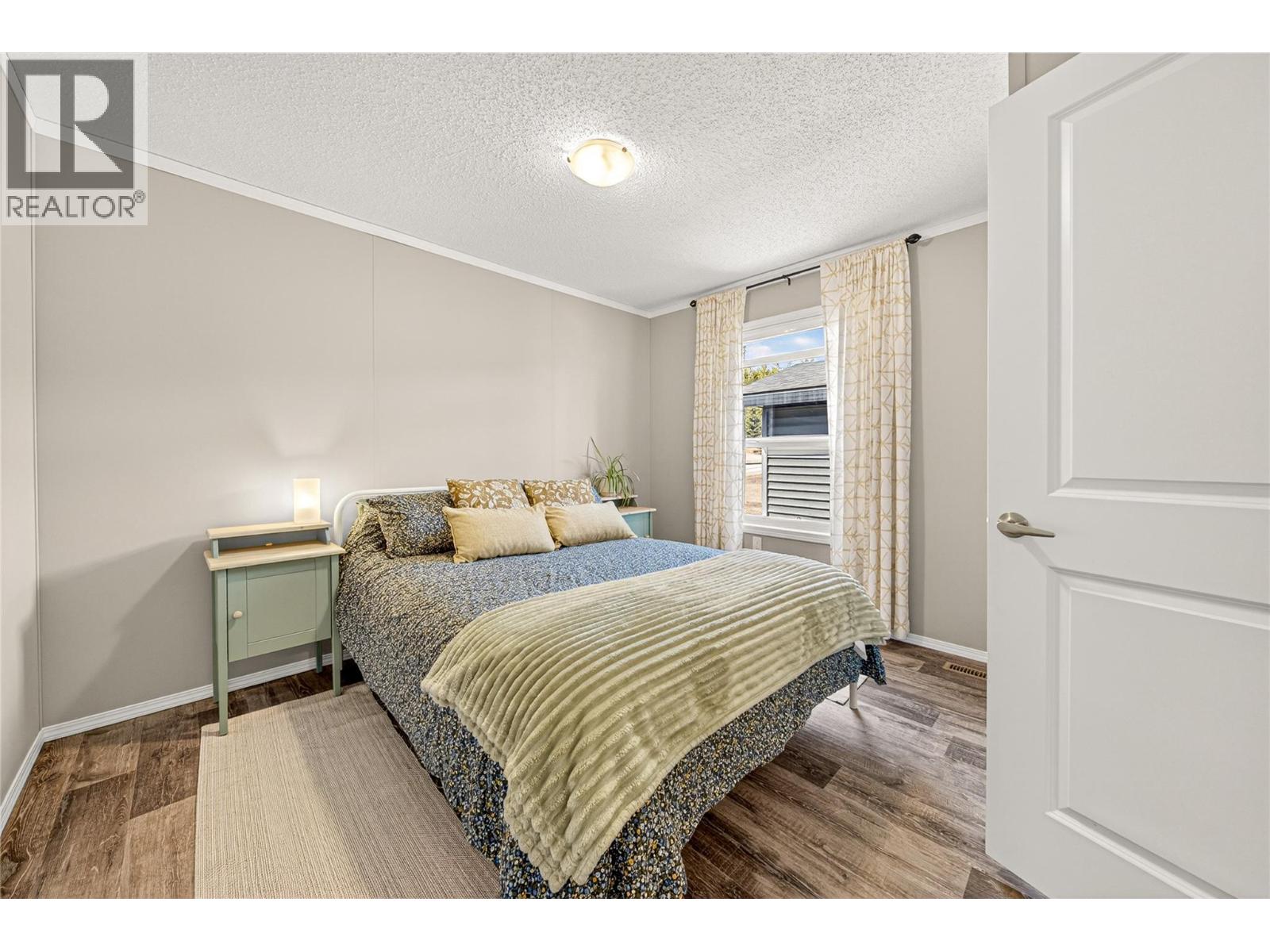 52 DARBY CRESCENT - 28