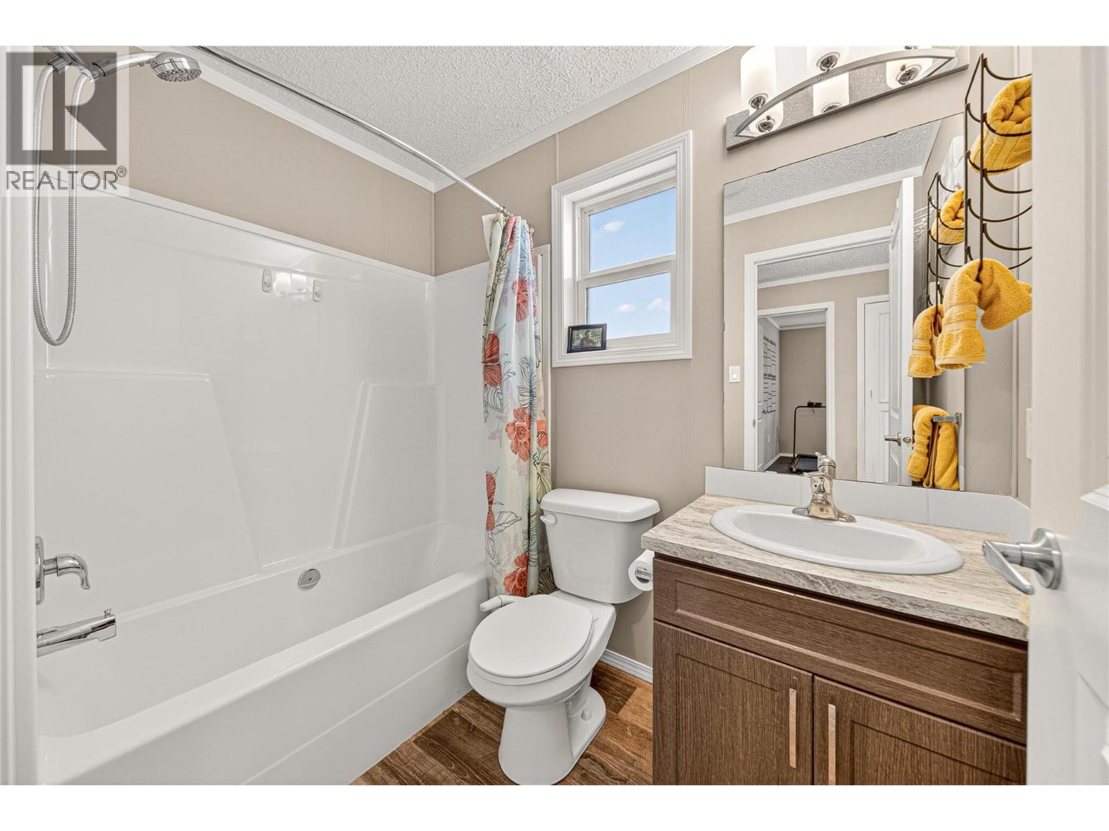 52 DARBY CRESCENT - 30