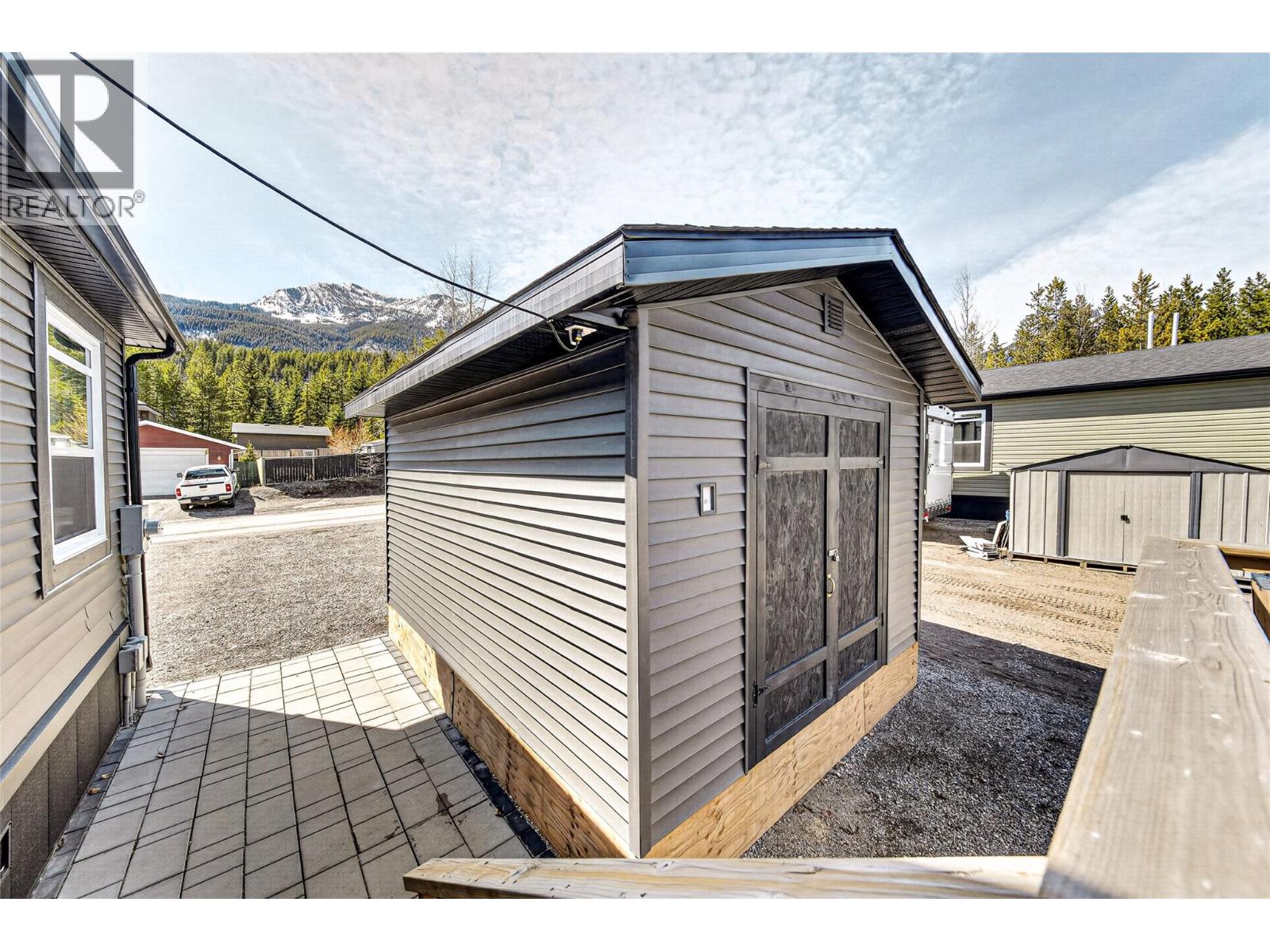 52 DARBY CRESCENT - 35