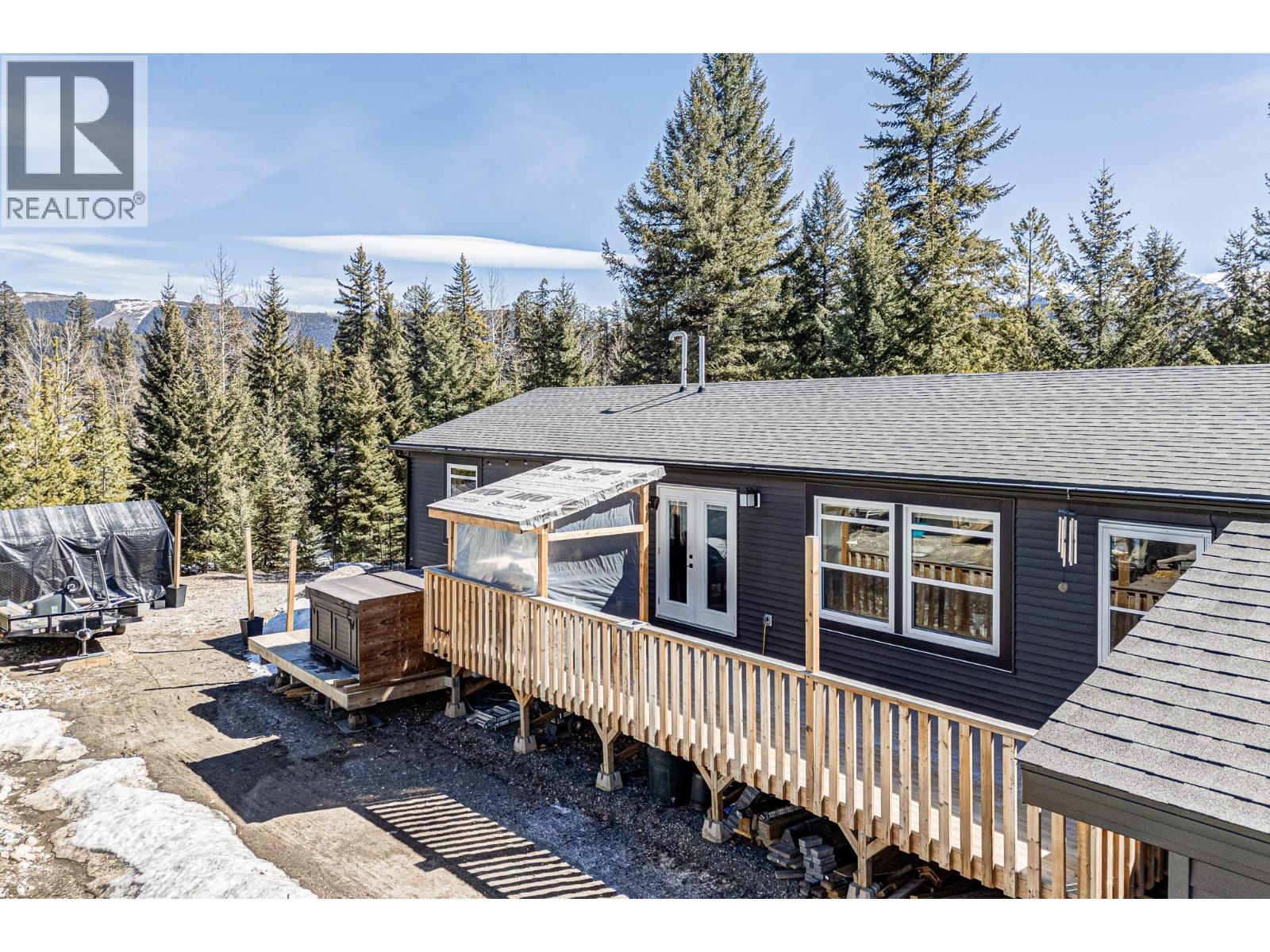 52 DARBY CRESCENT - 36