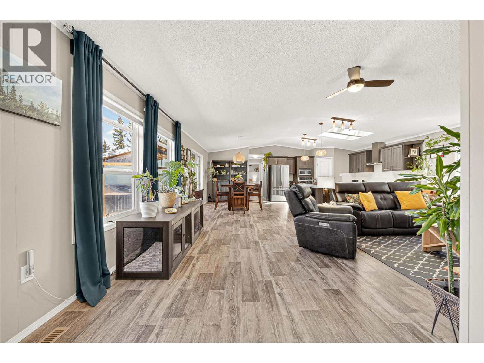 52 DARBY CRESCENT - 4