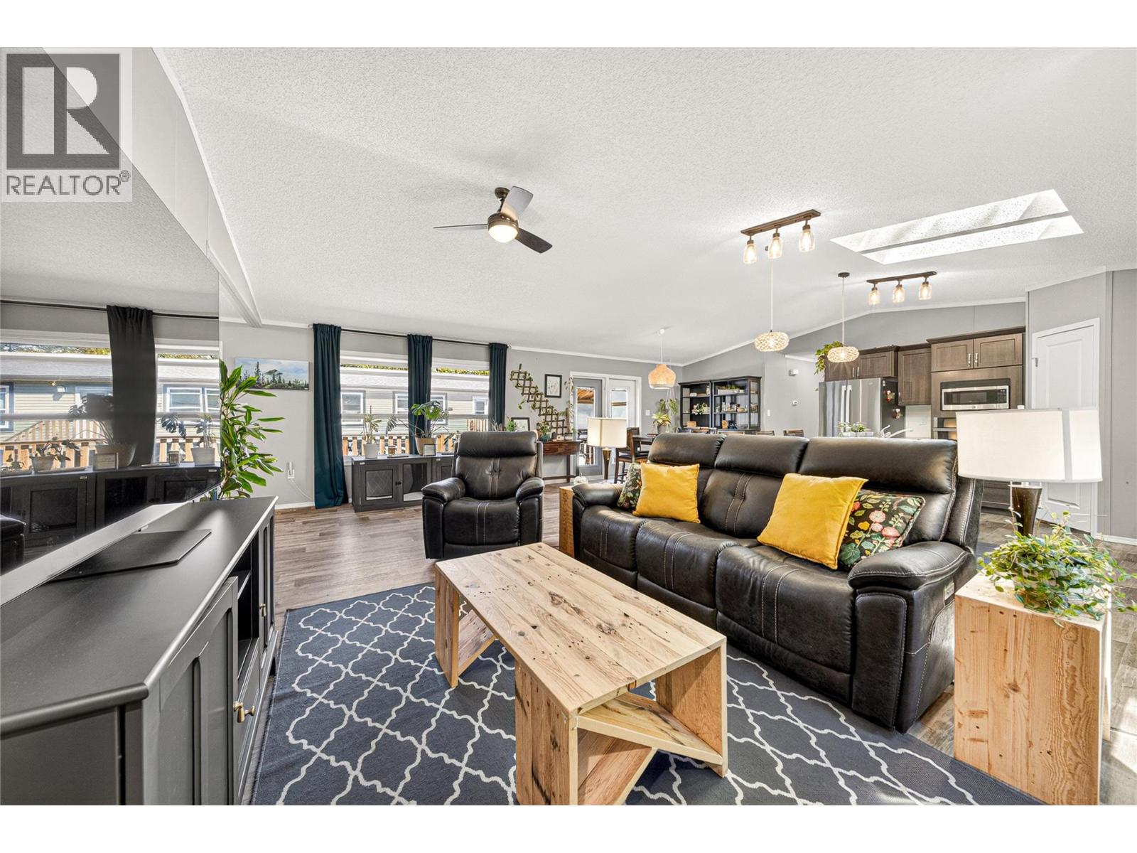 52 DARBY CRESCENT - 7