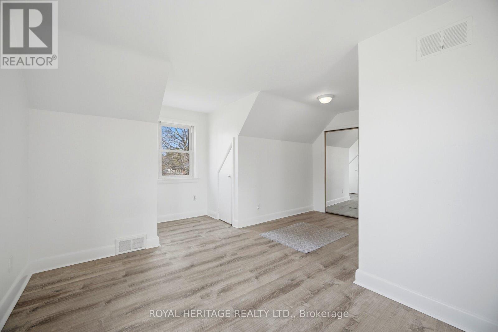 867 PARKLANE AVENUE — photo 25