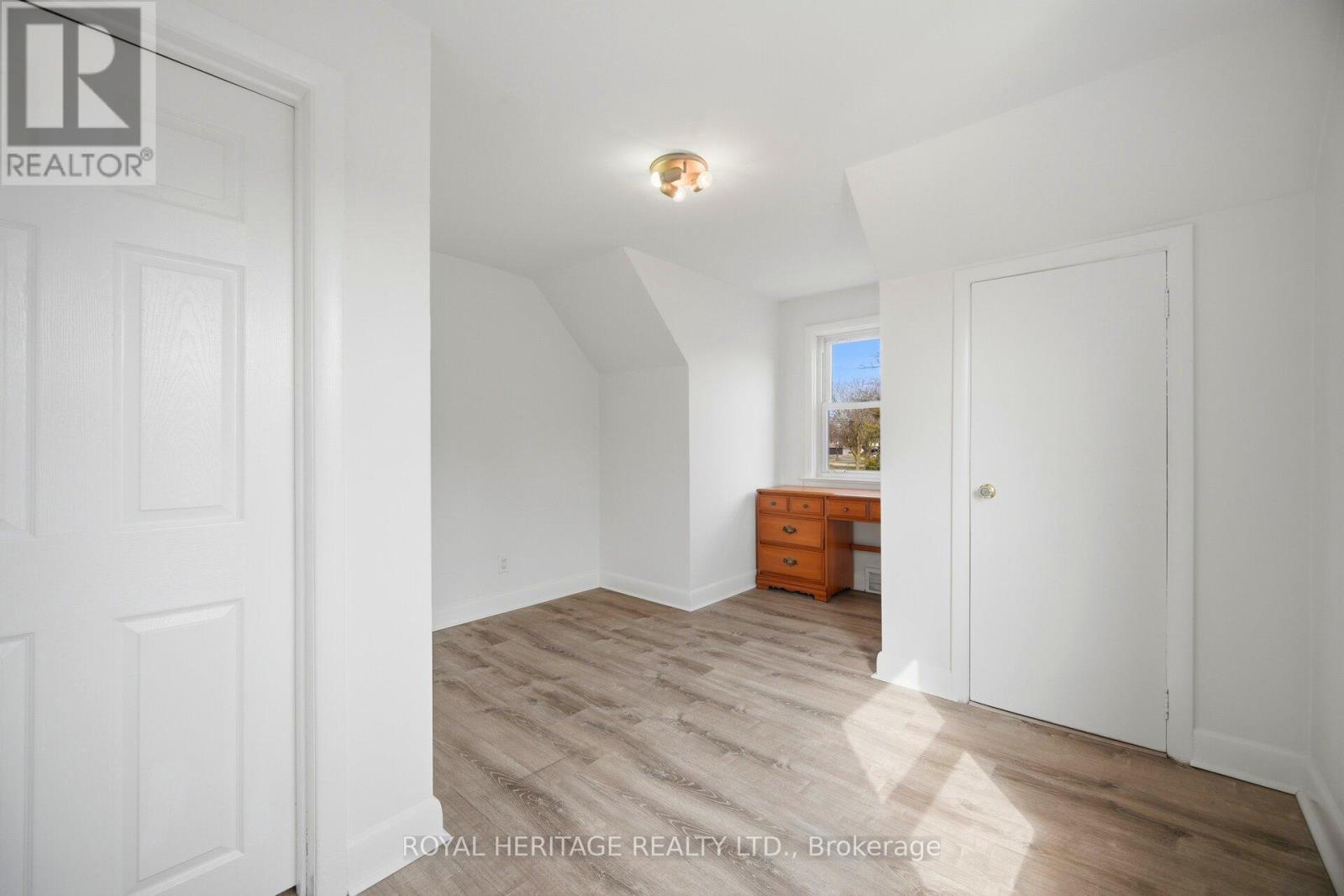867 PARKLANE AVENUE — photo 27