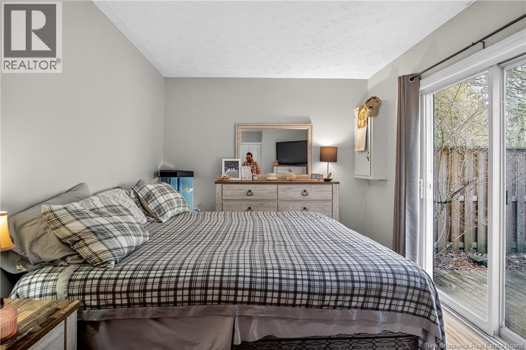33 HILLSVIEW CRESCENT - 8