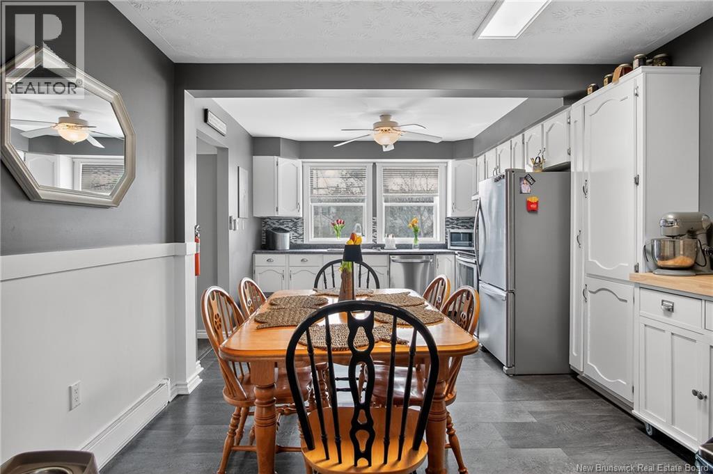 33 HILLSVIEW CRESCENT - 13