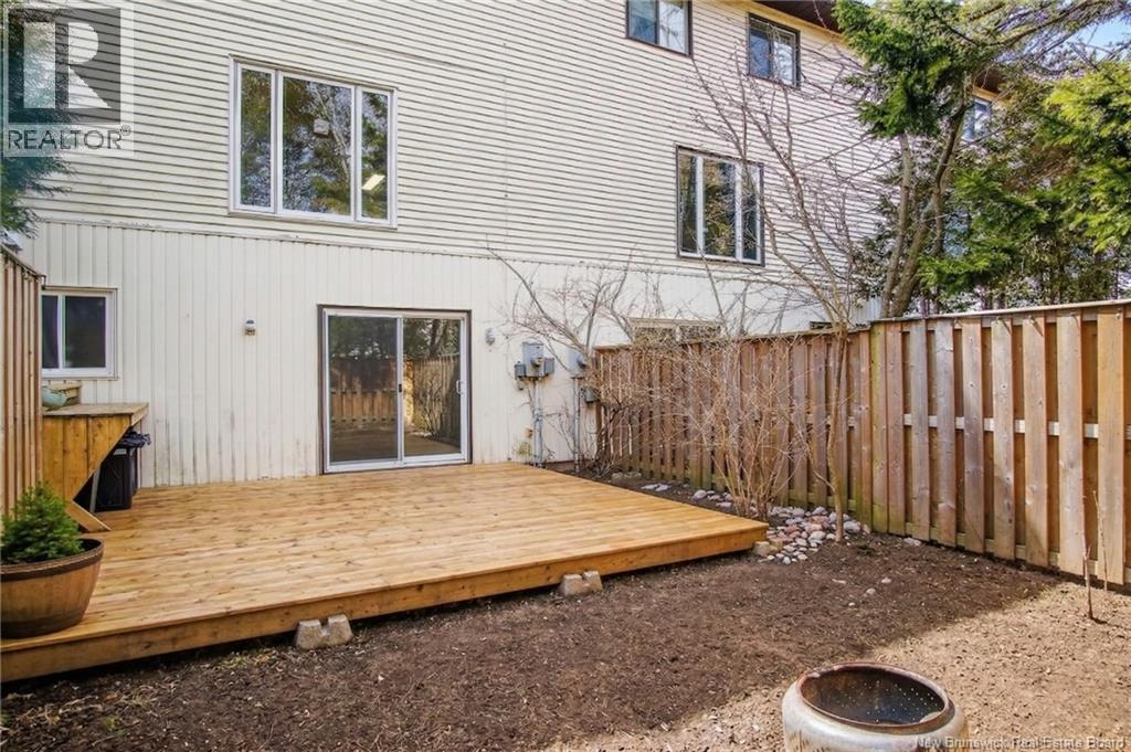 33 HILLSVIEW CRESCENT - 27