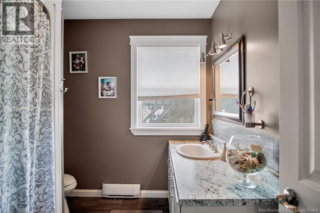 33 HILLSVIEW CRESCENT - 25