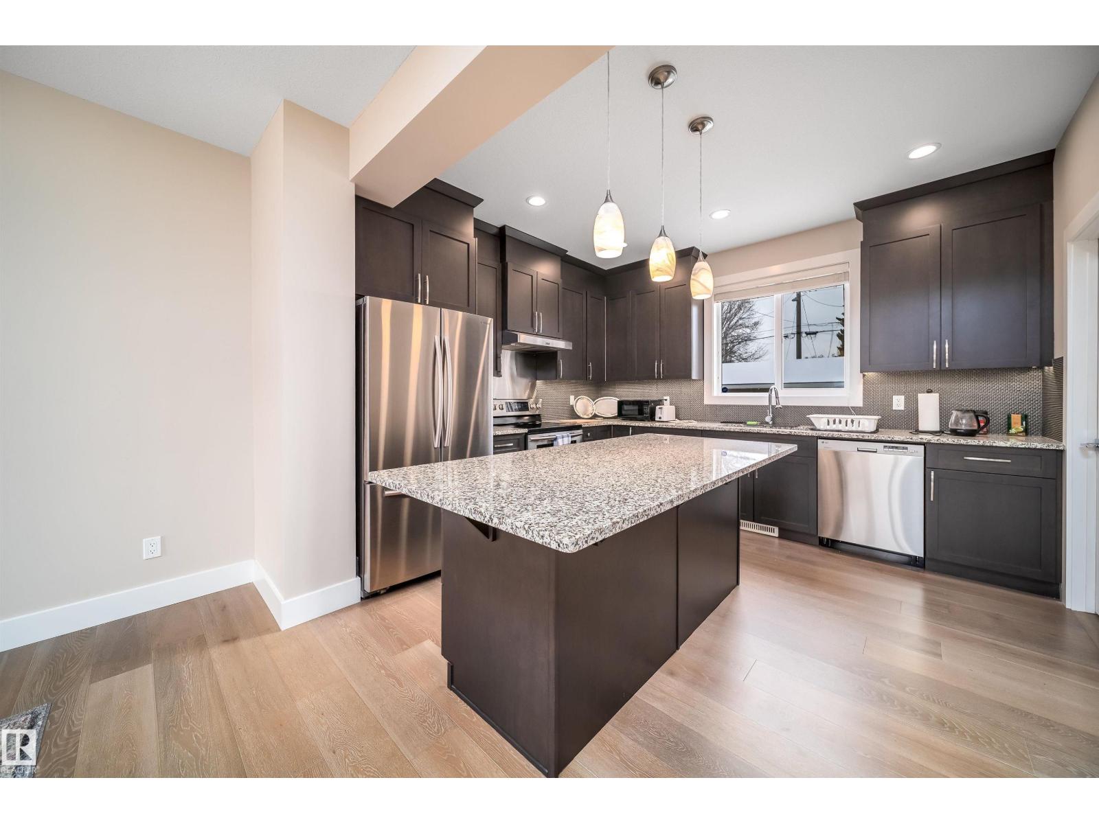 9527 75 AV NW - 29