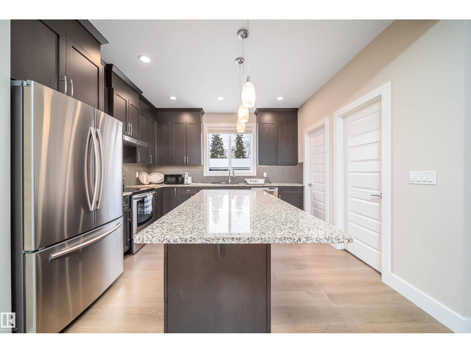 9527 75 AV NW - 34